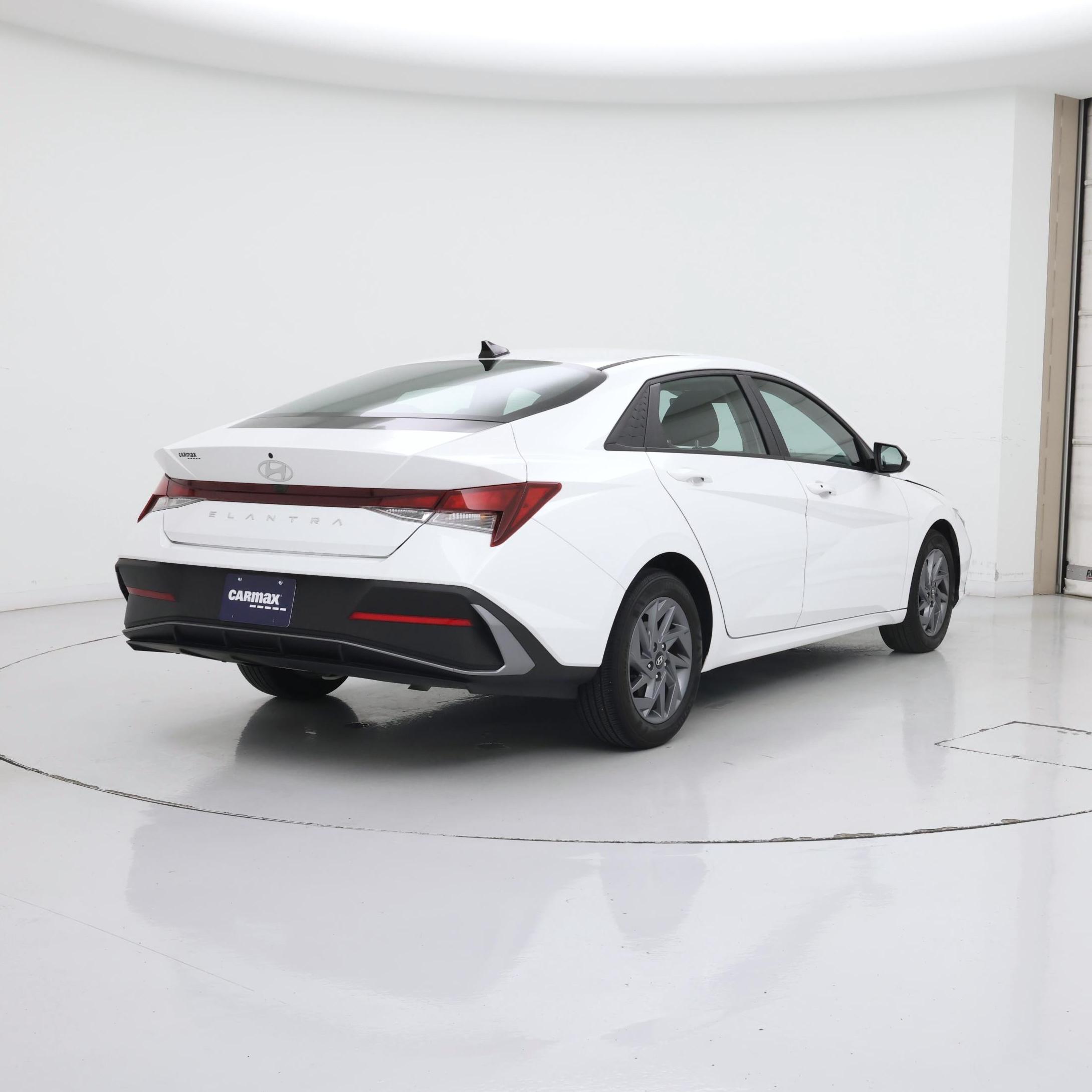 Thumbnail: 2024 Hyundai Elantra - 8