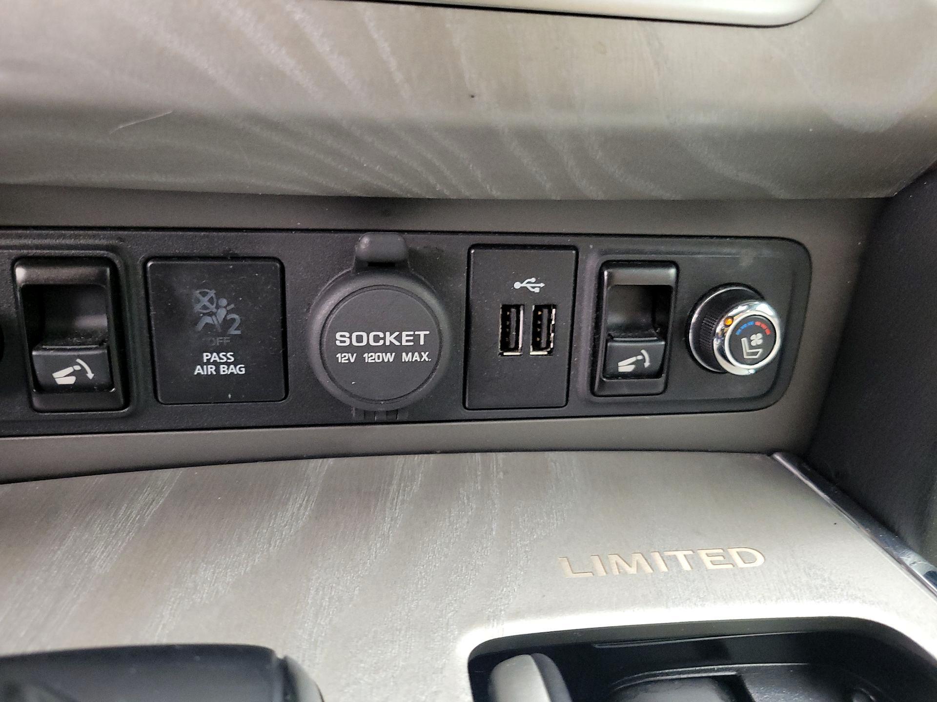 Thumbnail: 2019 INFINITI QX80 - 19