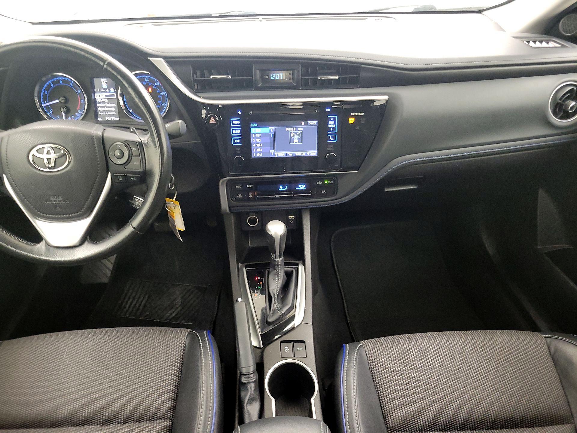 Thumbnail: 2017 Toyota Corolla - 9