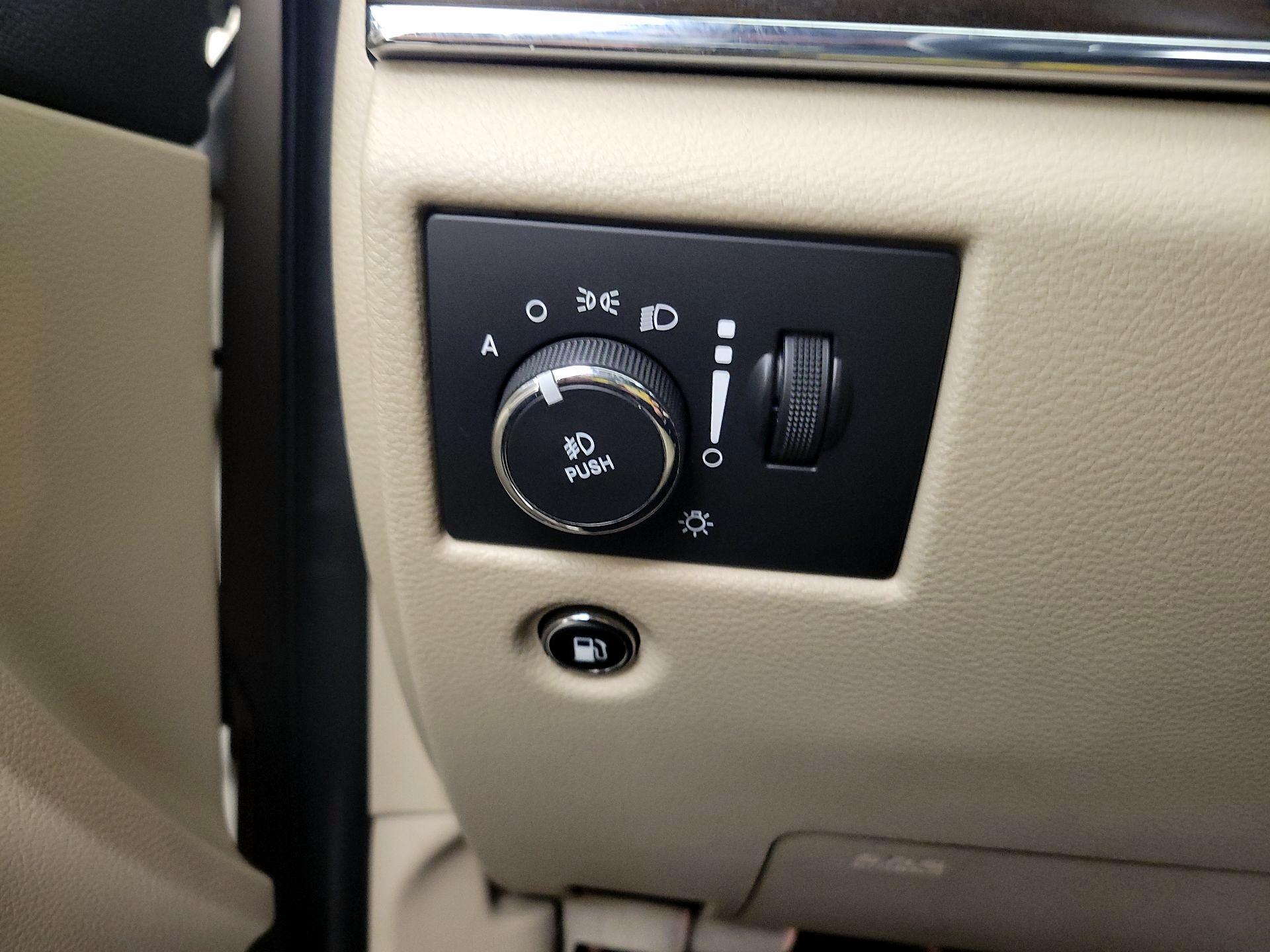 Thumbnail: 2015 Jeep Grand Cherokee - 13