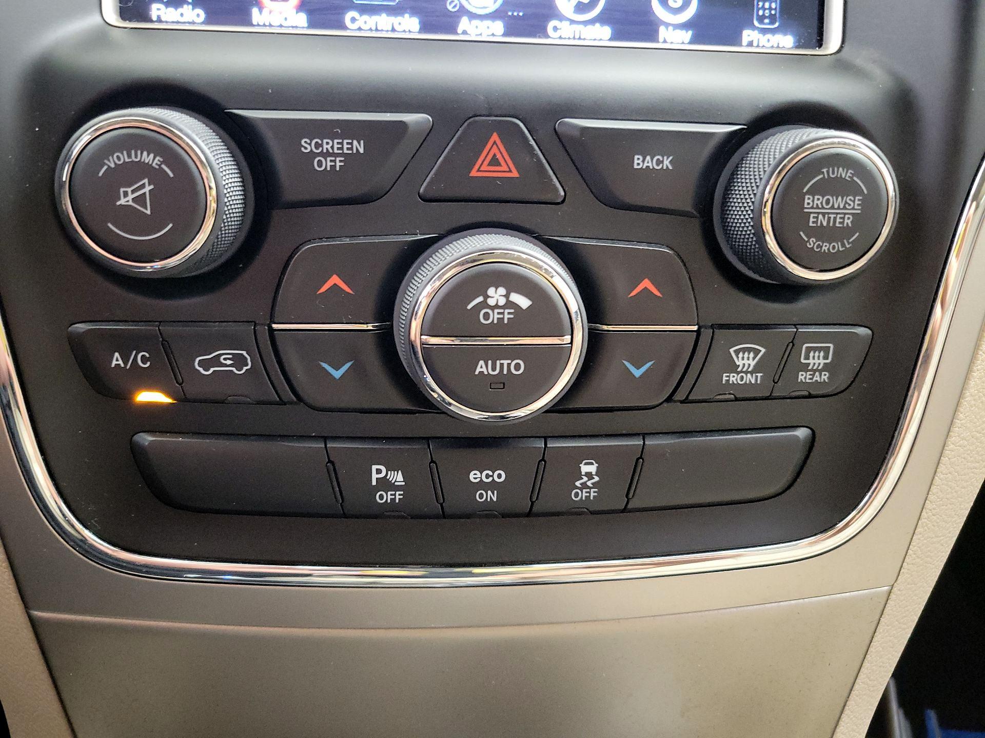 Thumbnail: 2015 Jeep Grand Cherokee - 17