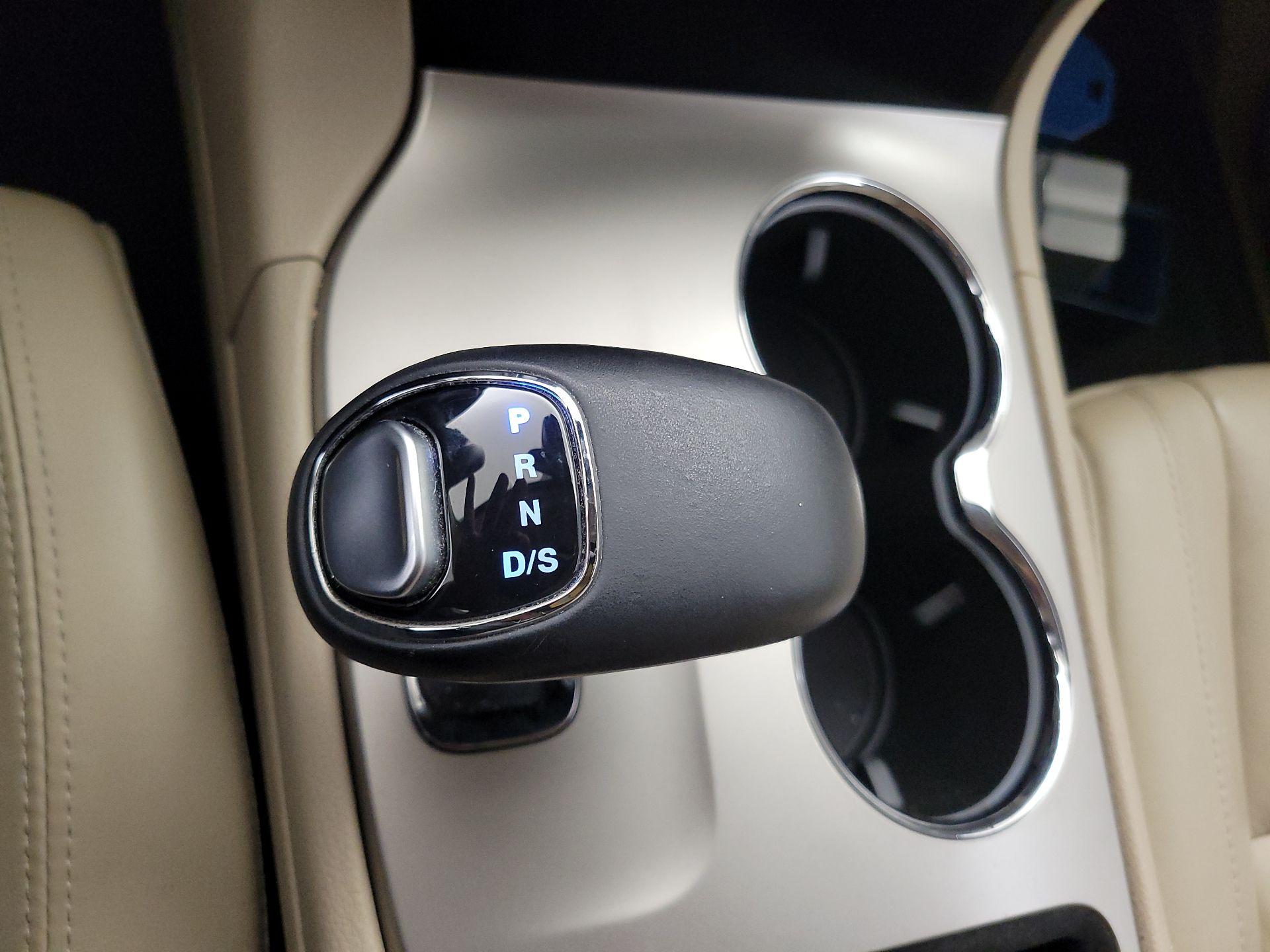 Thumbnail: 2015 Jeep Grand Cherokee - 18