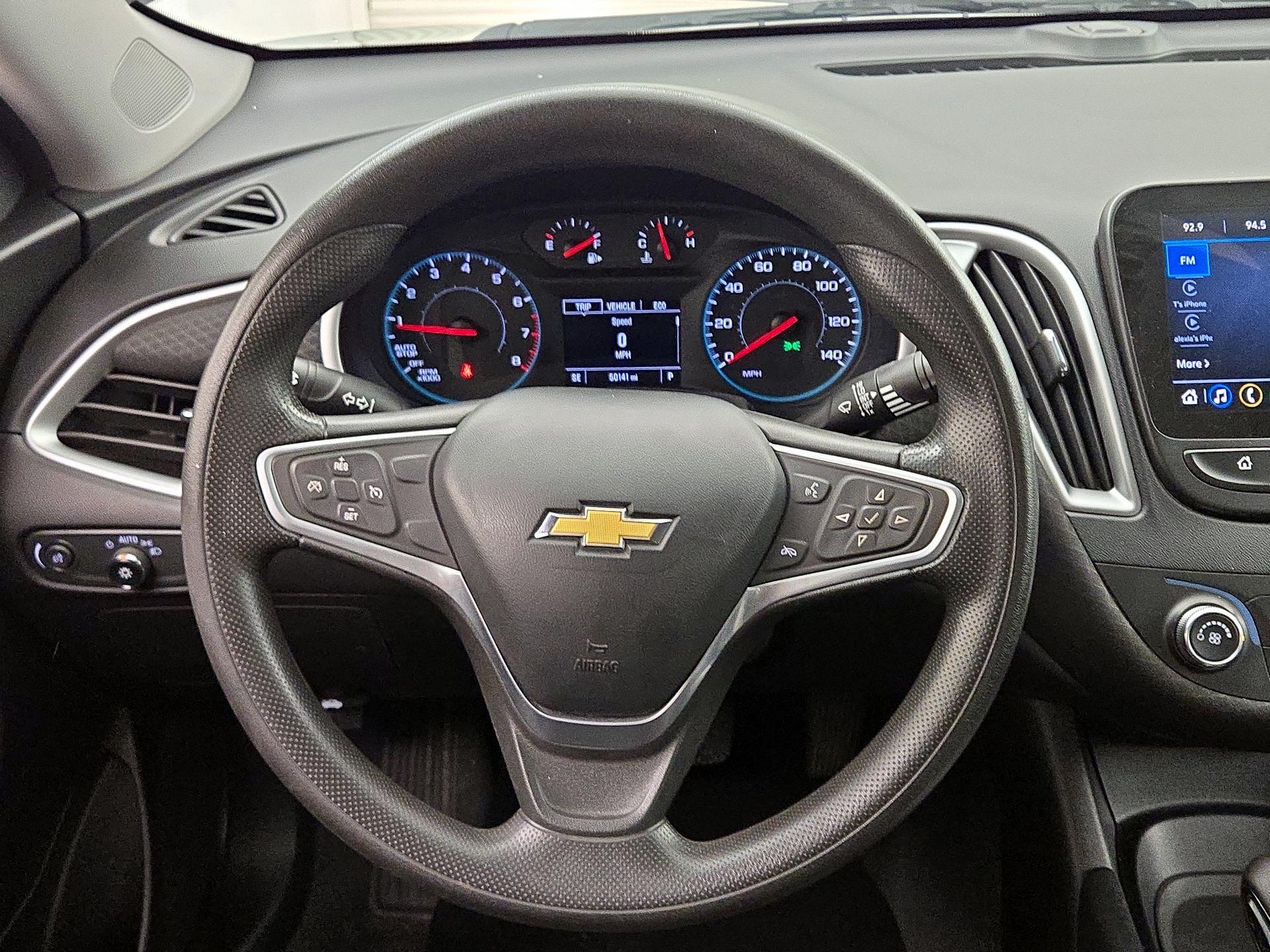 Thumbnail: 2022 Chevrolet Malibu - 10
