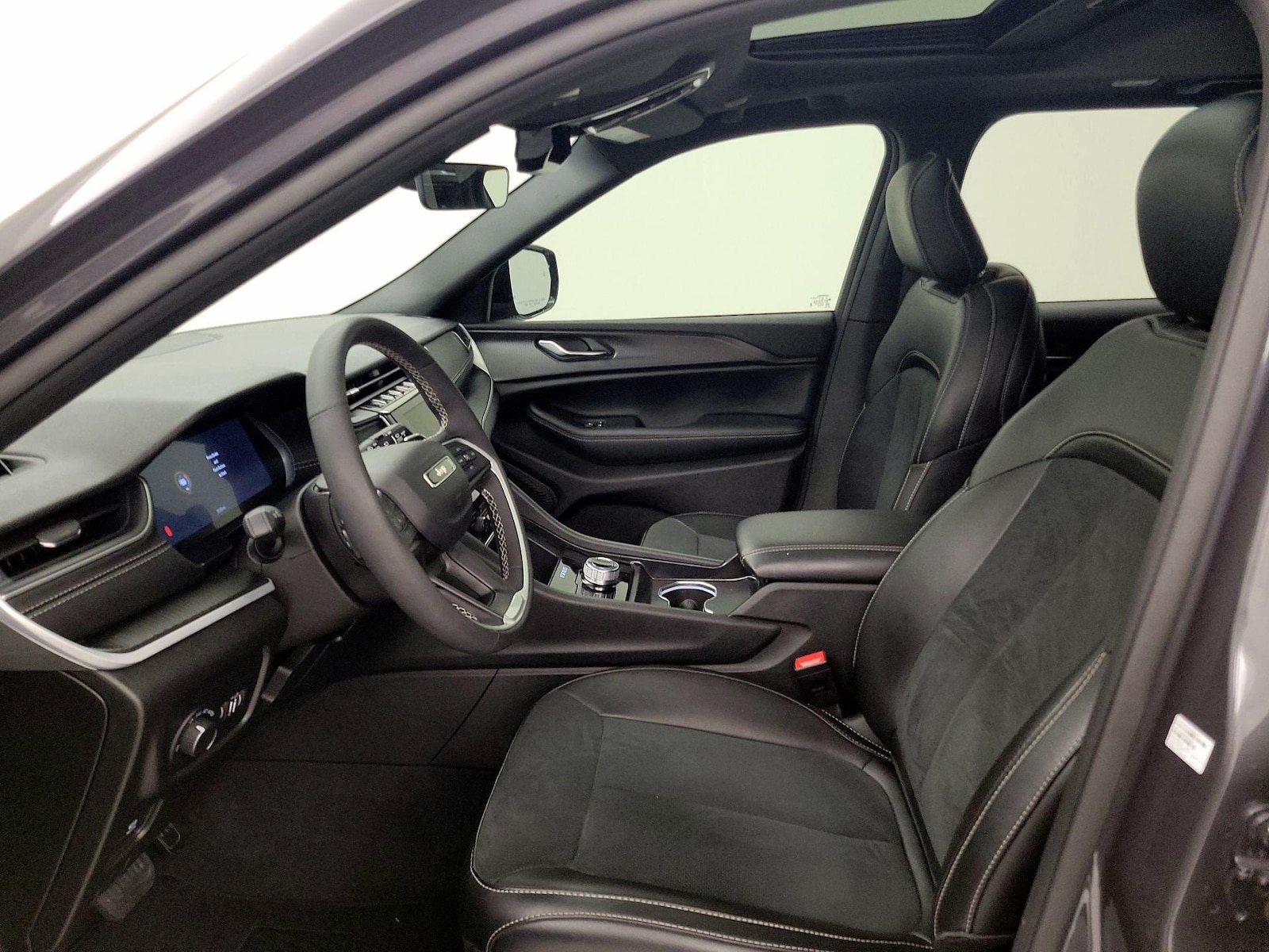 2025 Jeep Grand Cherokee Altitude - Photo 12