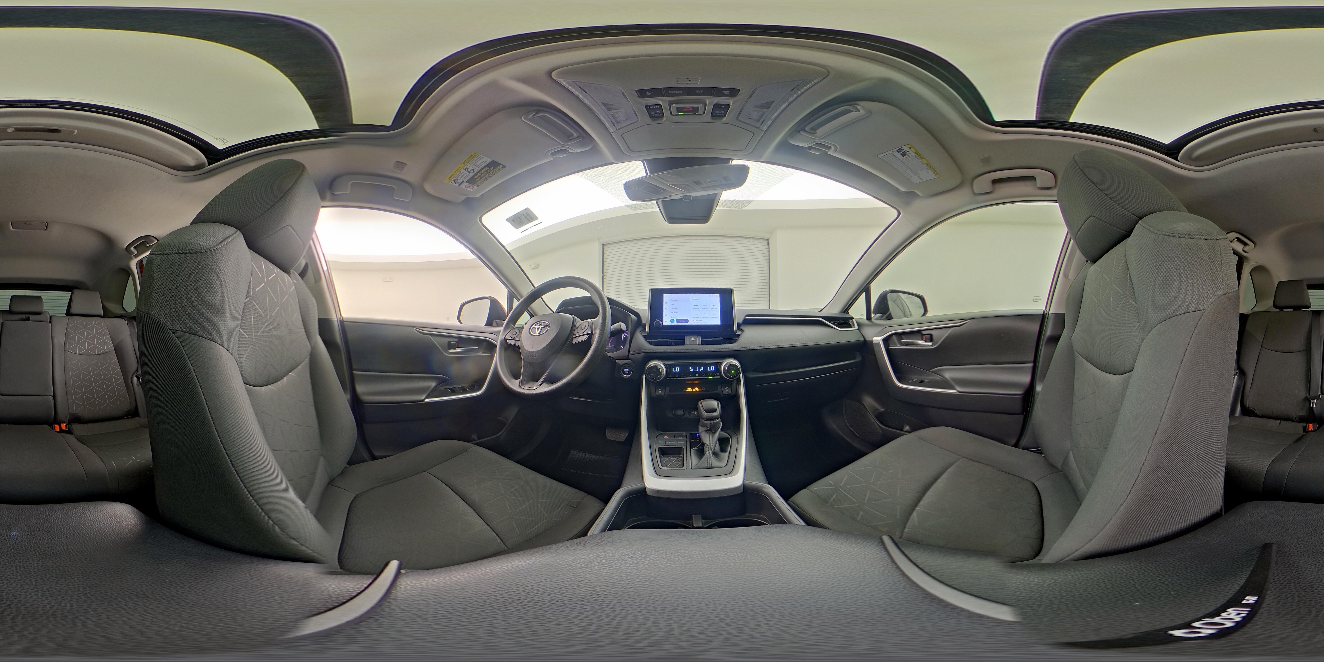2024 Toyota RAV4 XLE - Photo 25