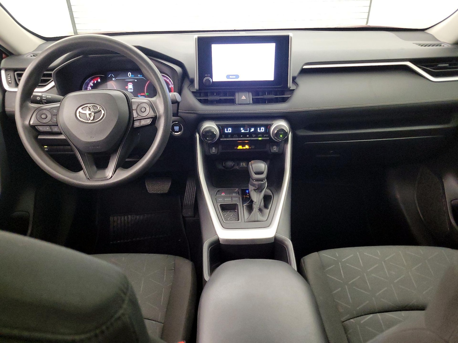2024 Toyota RAV4 XLE - Photo 10