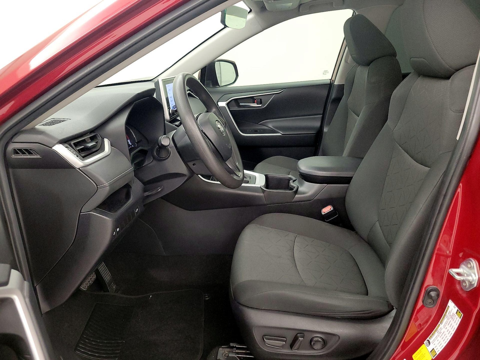 2024 Toyota RAV4 XLE - Photo 12