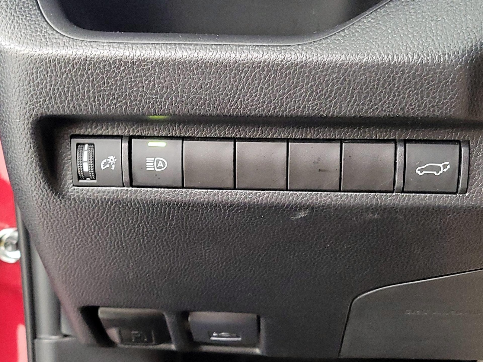 2024 Toyota RAV4 XLE - Photo 14