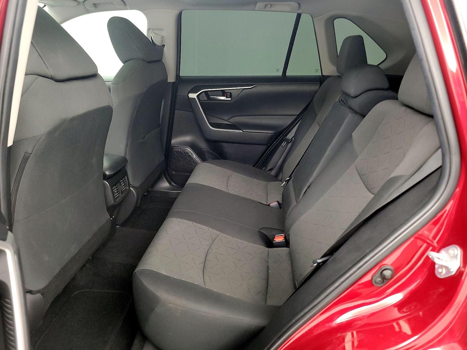 2024 Toyota RAV4 XLE - Photo 21