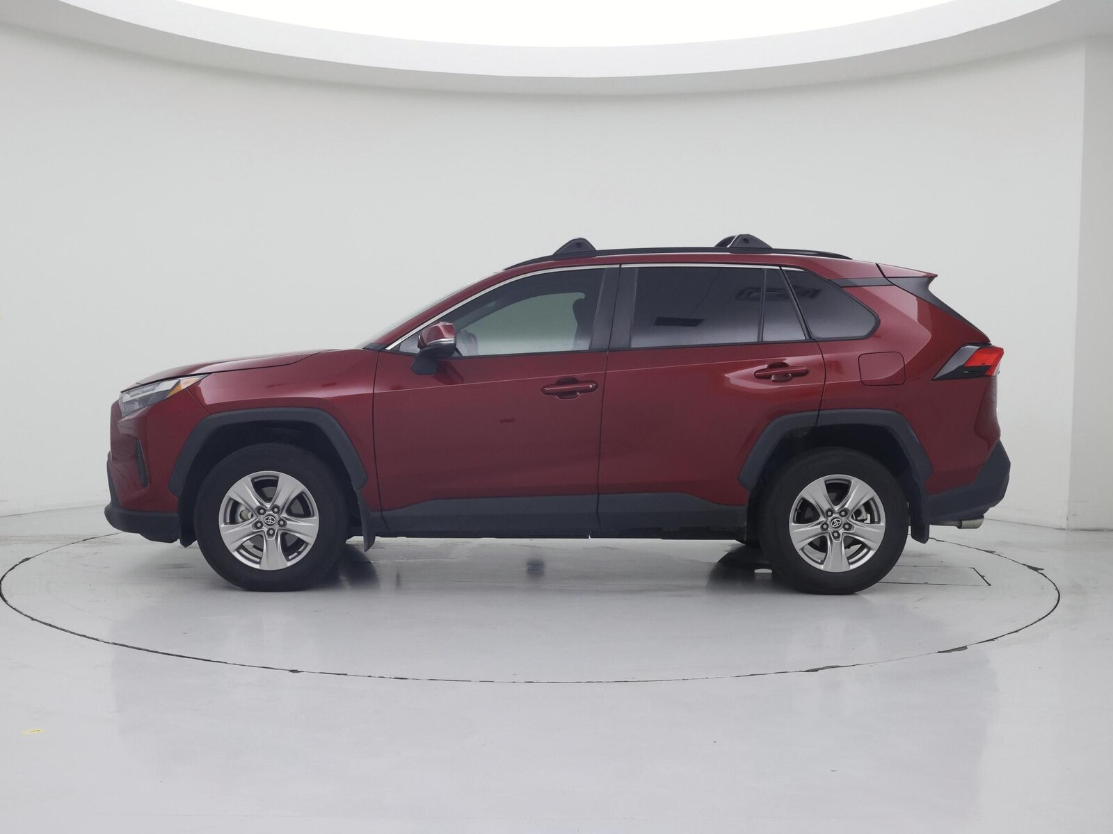 2024 Toyota RAV4 XLE - Photo 4