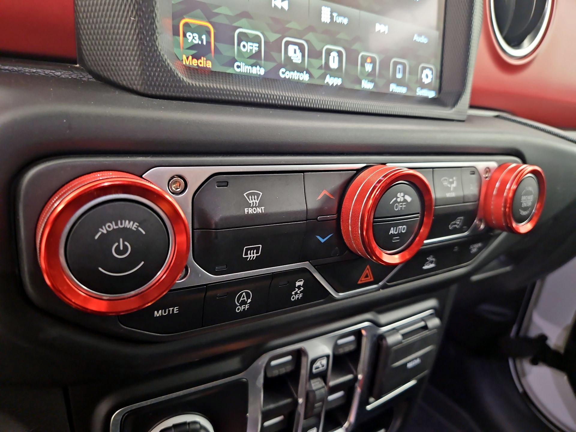 Thumbnail: 2023 Jeep Gladiator - 17