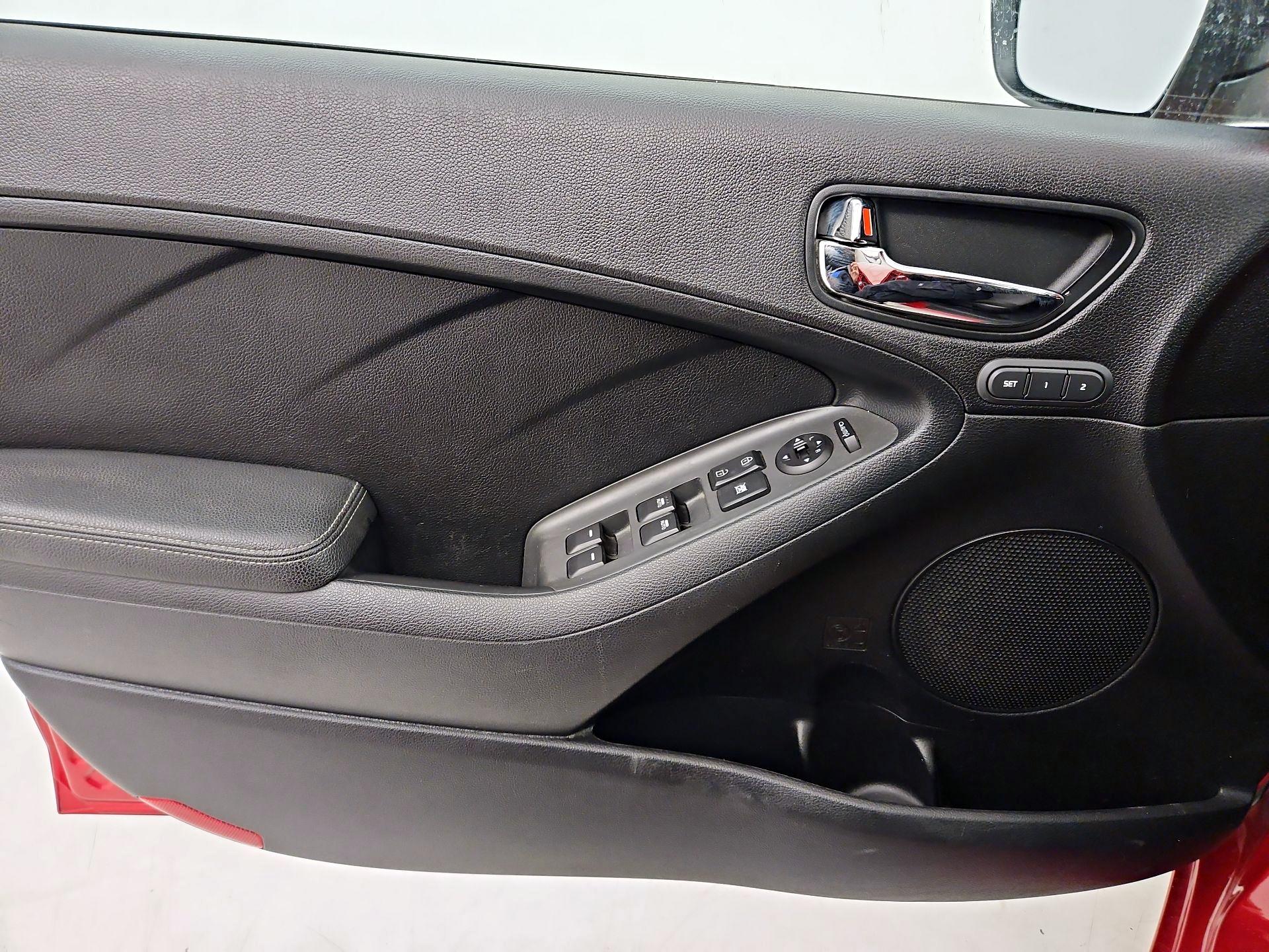 Thumbnail: 2017 Kia Forte - 12