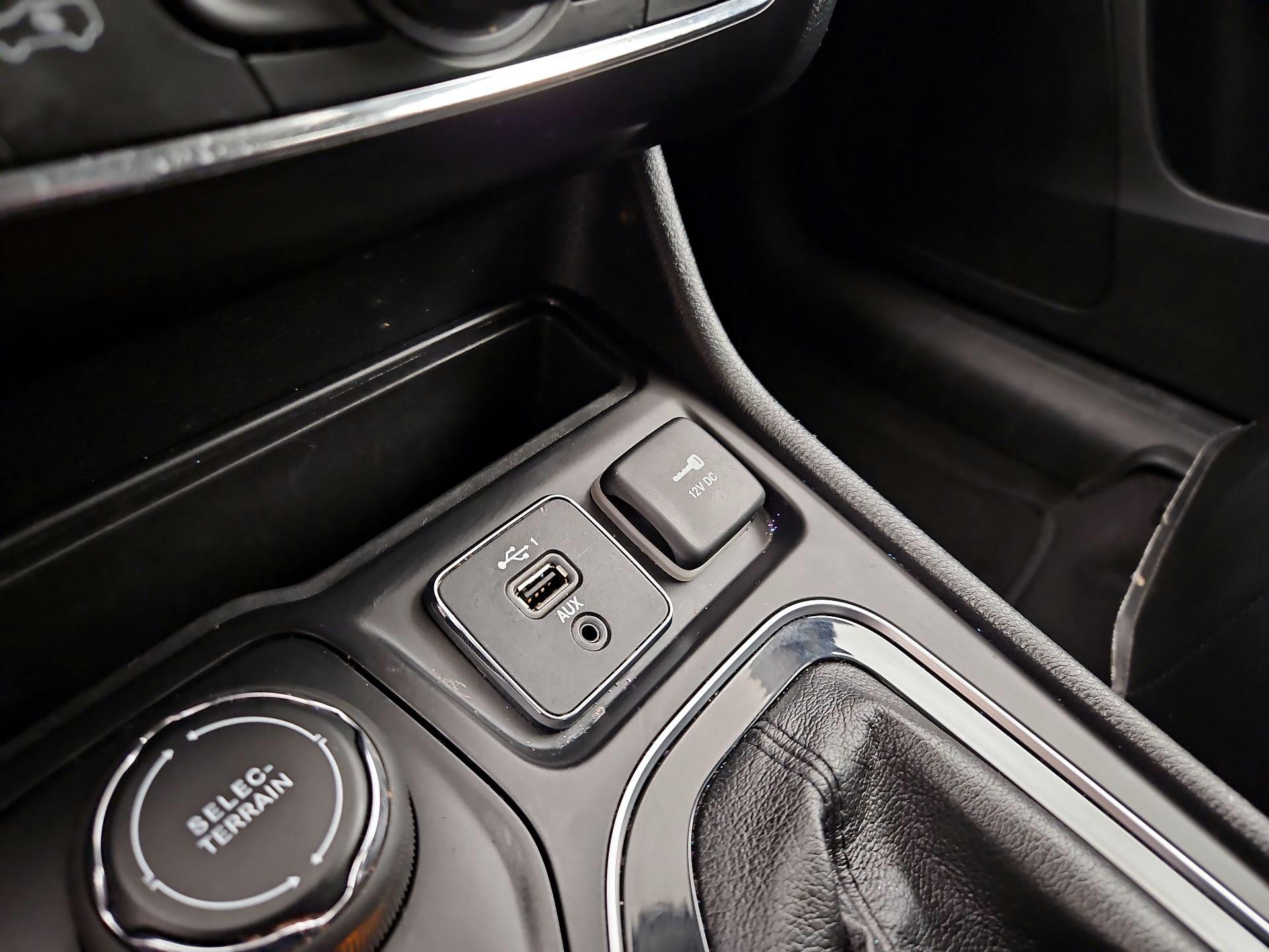 Thumbnail: 2023 Jeep Cherokee - 19