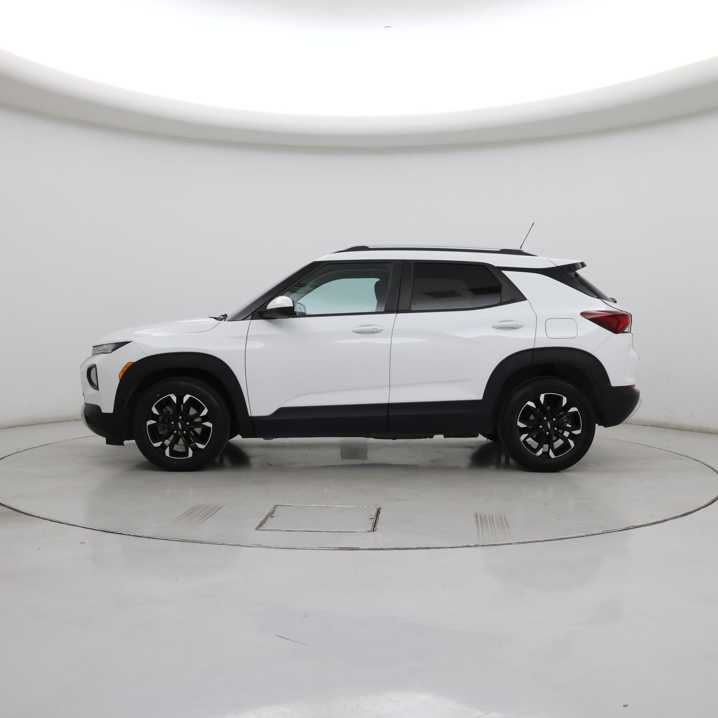 Thumbnail: 2021 Chevrolet TrailBlazer - 3