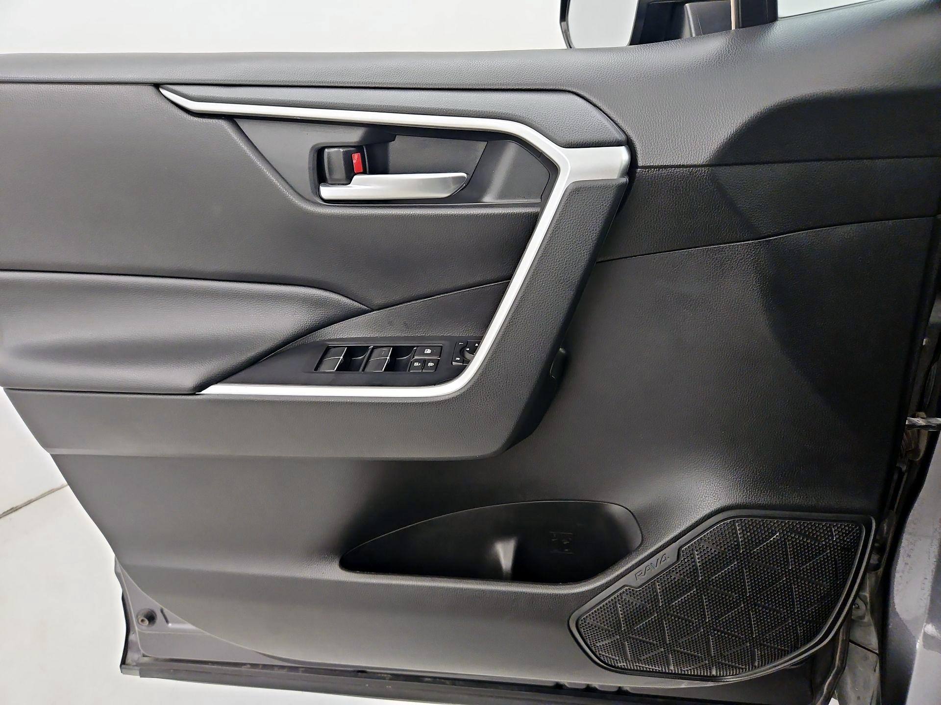 Thumbnail: 2021 Toyota RAV4 - 12