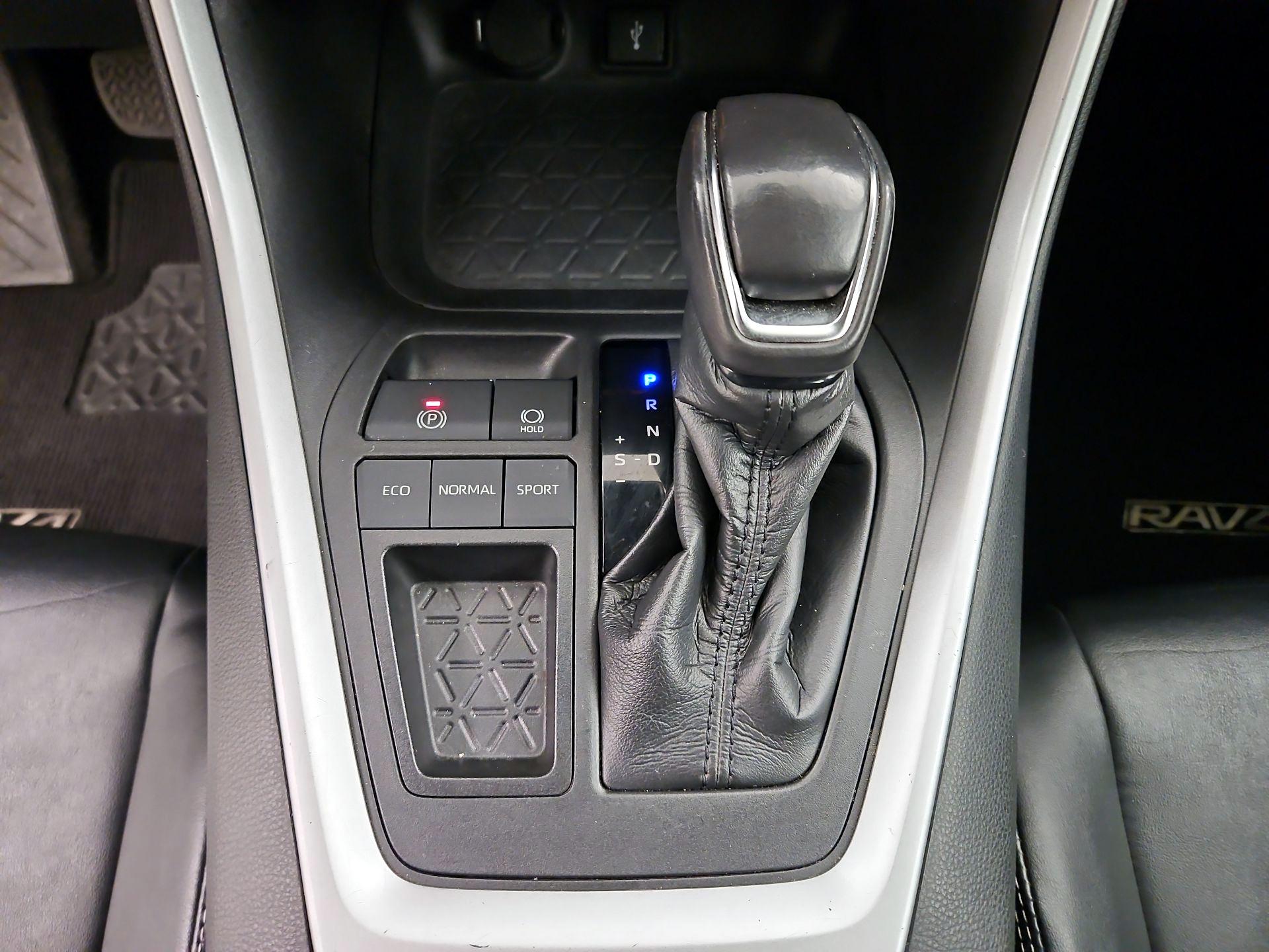 Thumbnail: 2021 Toyota RAV4 - 17