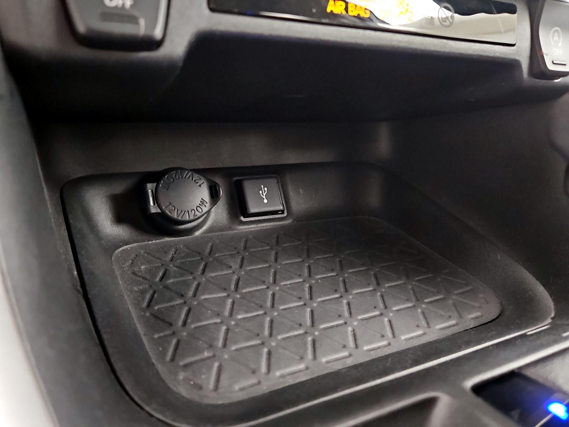 Thumbnail: 2021 Toyota RAV4 - 18