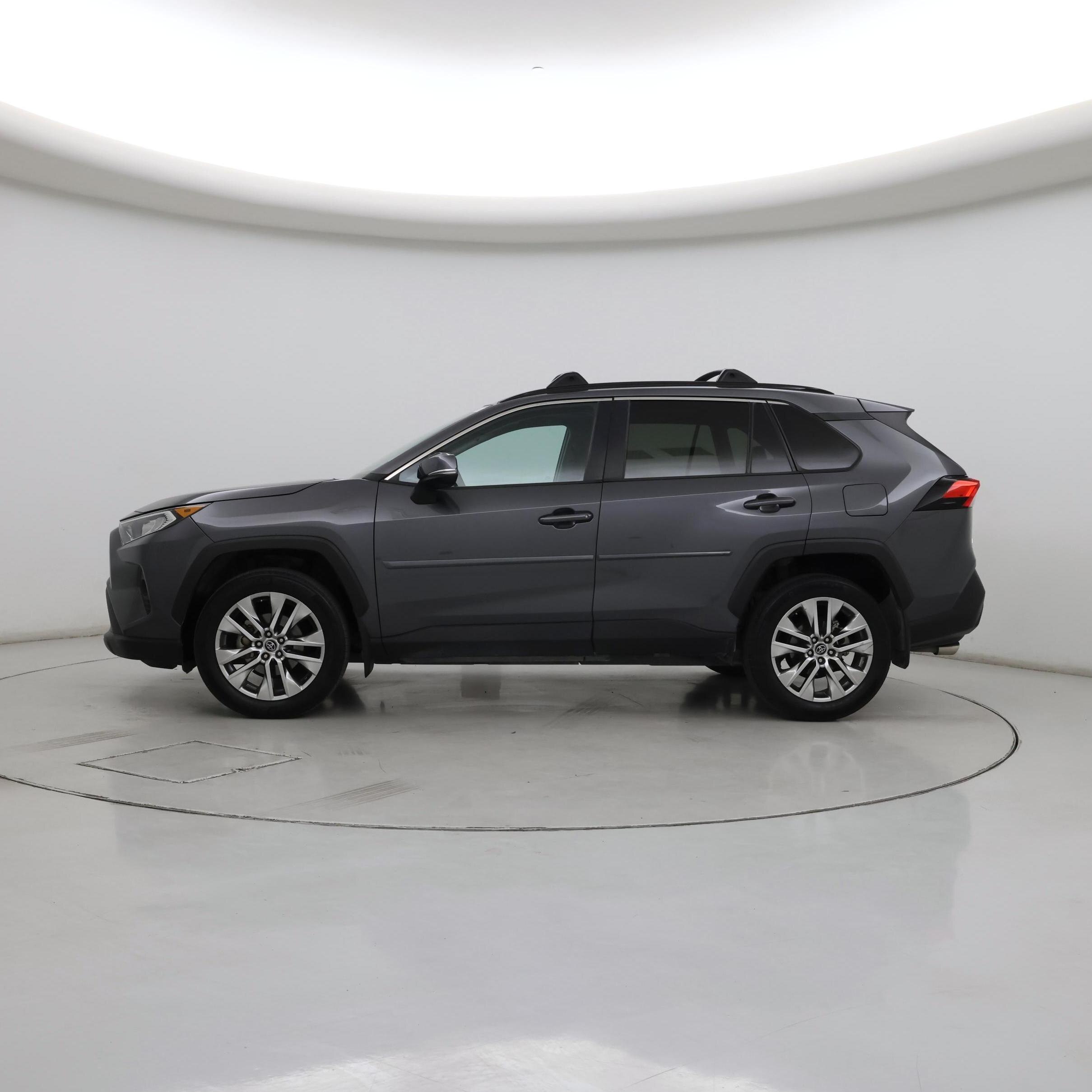 Thumbnail: 2021 Toyota RAV4 - 3