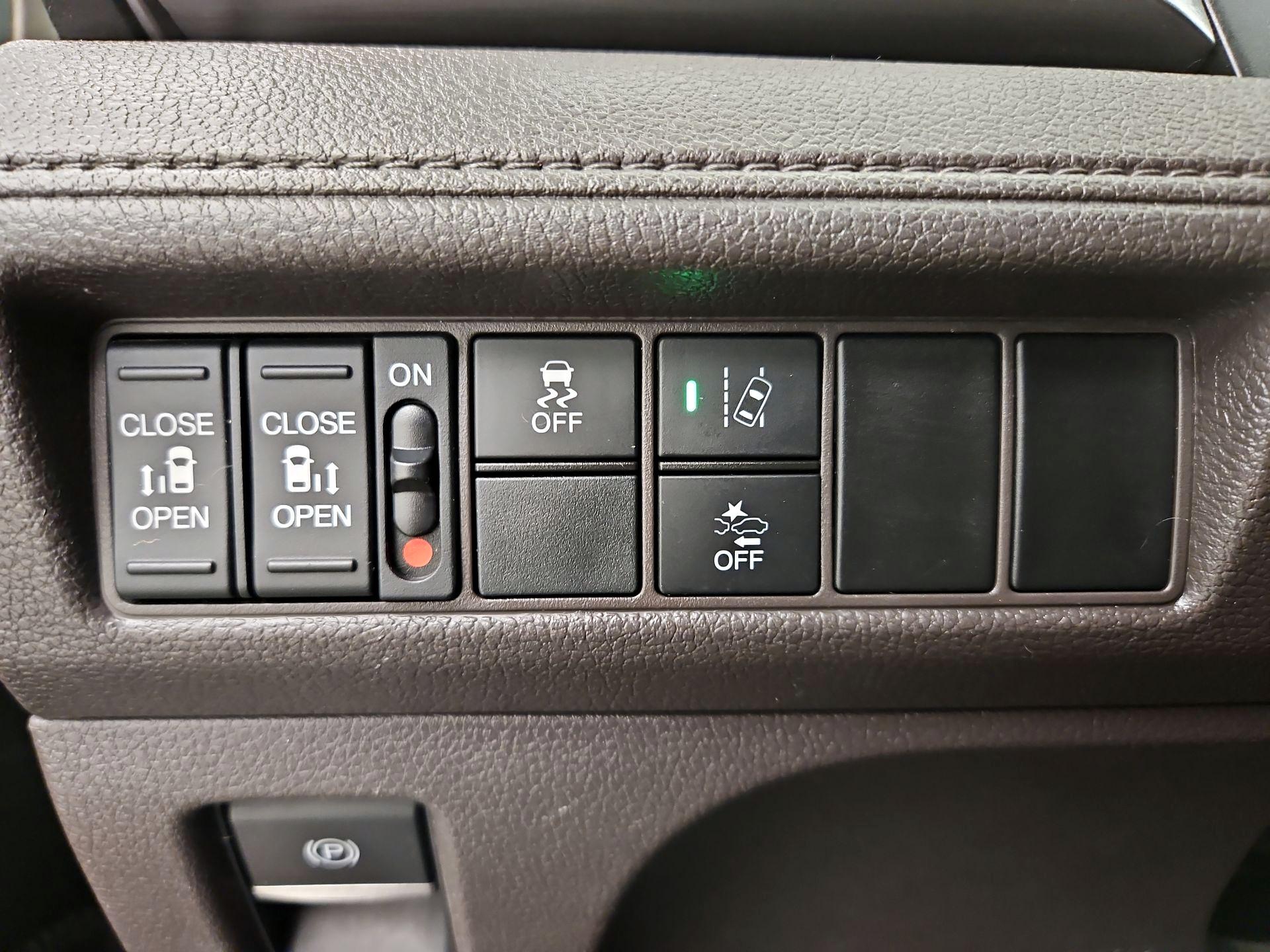 Thumbnail: 2019 Honda Odyssey - 13