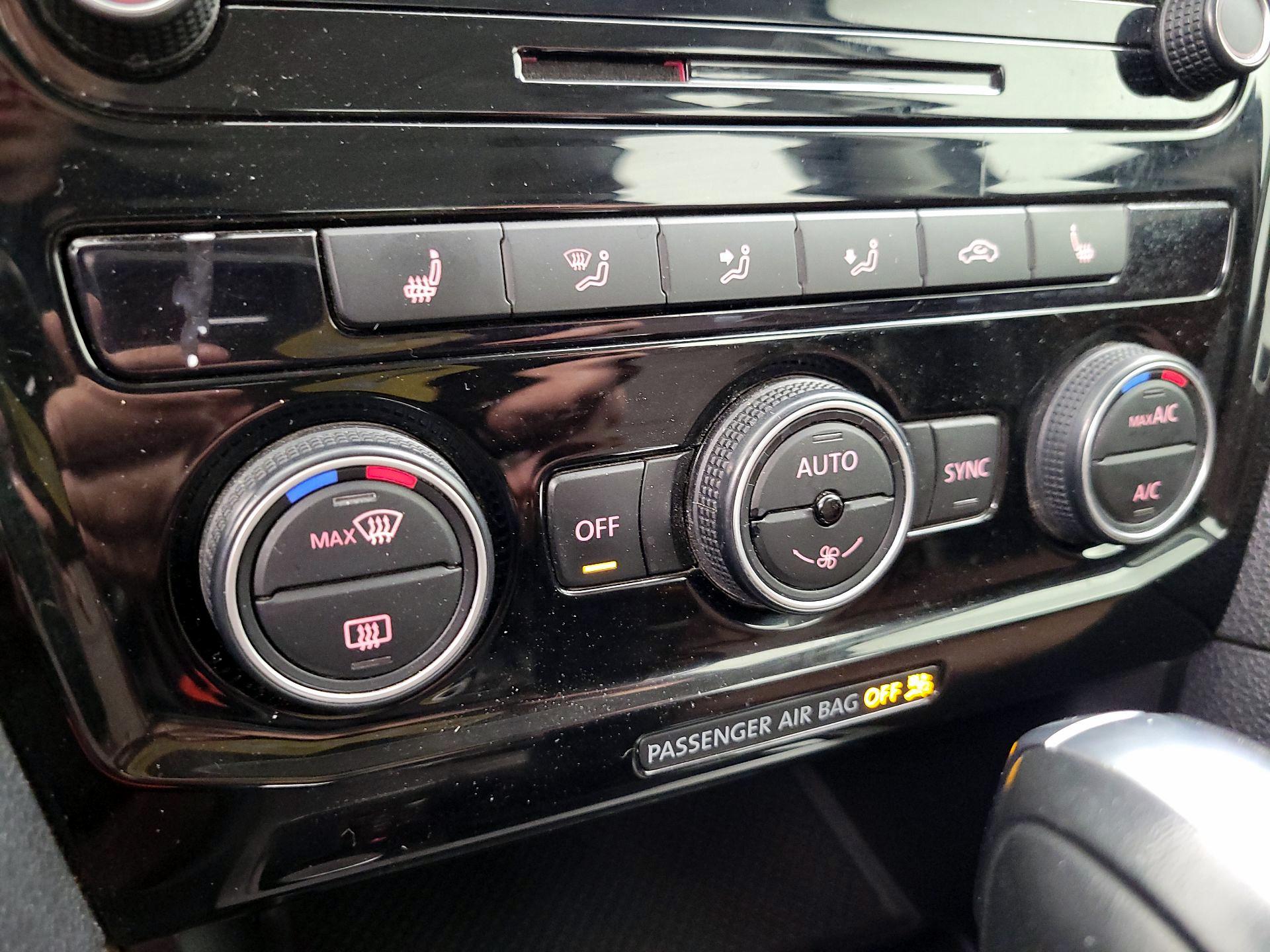 Thumbnail: 2022 Volkswagen Passat - 16