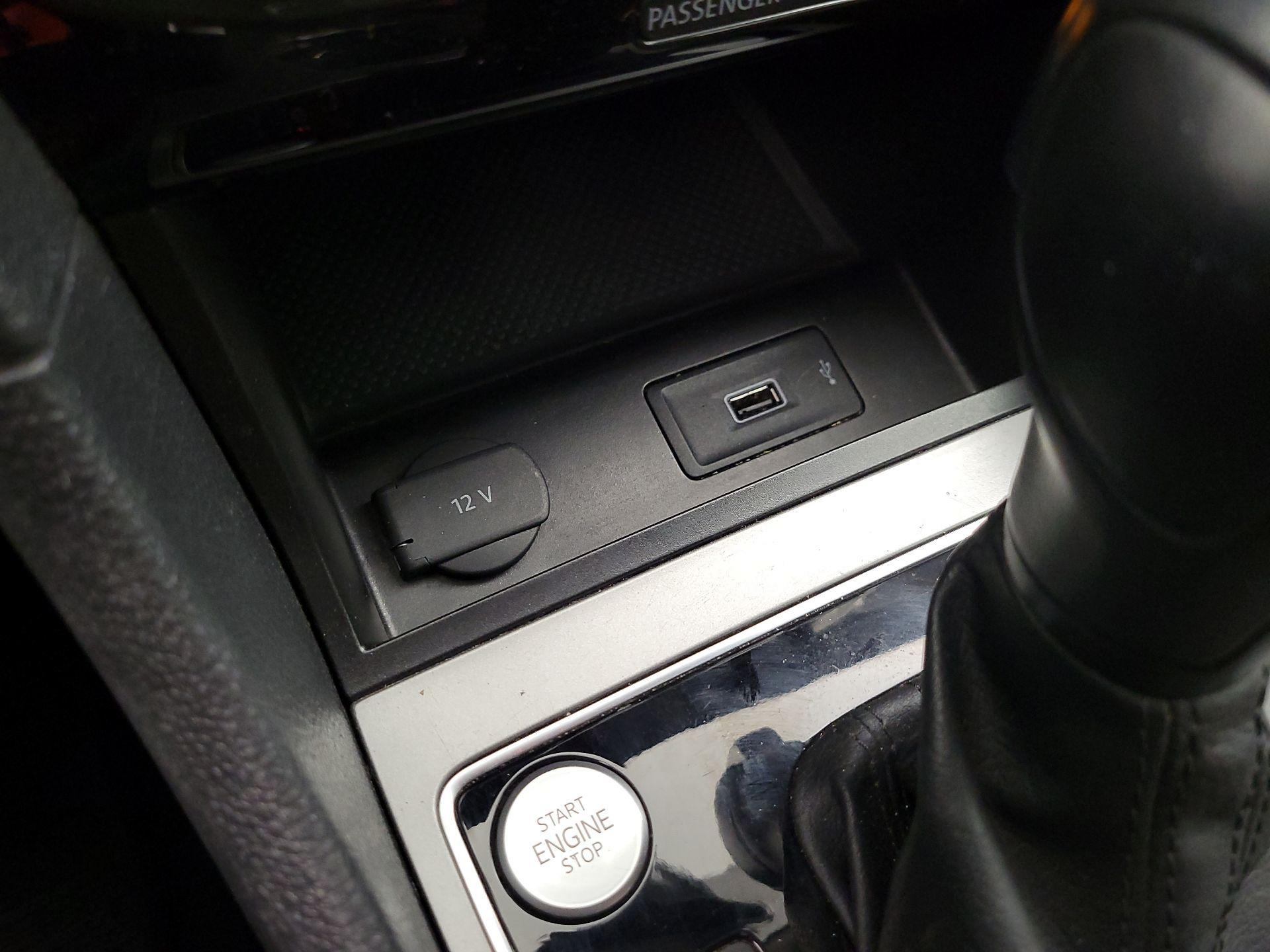 Thumbnail: 2022 Volkswagen Passat - 18