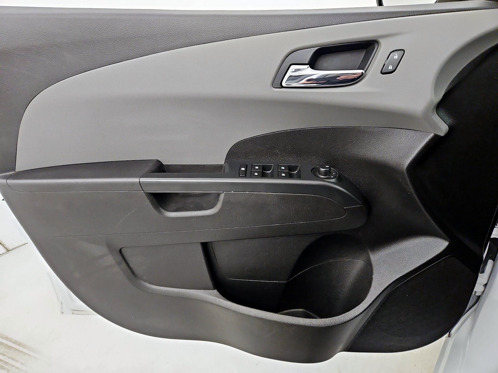 Thumbnail: 2016 Chevrolet Sonic - 12