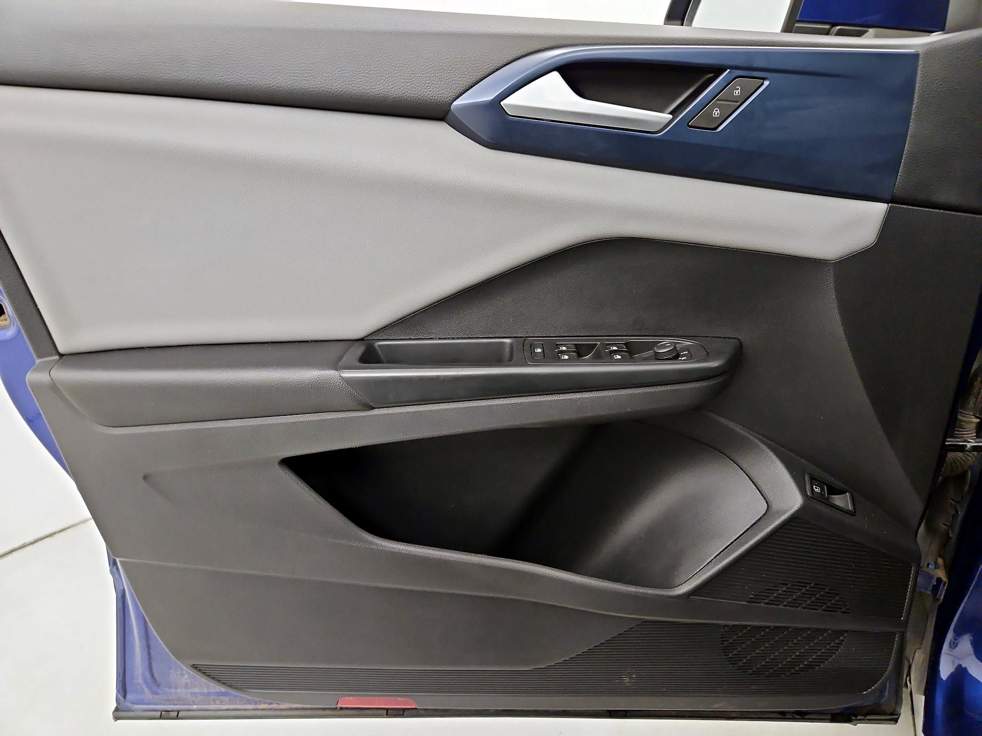 Thumbnail: 2022 Volkswagen Taos - 12