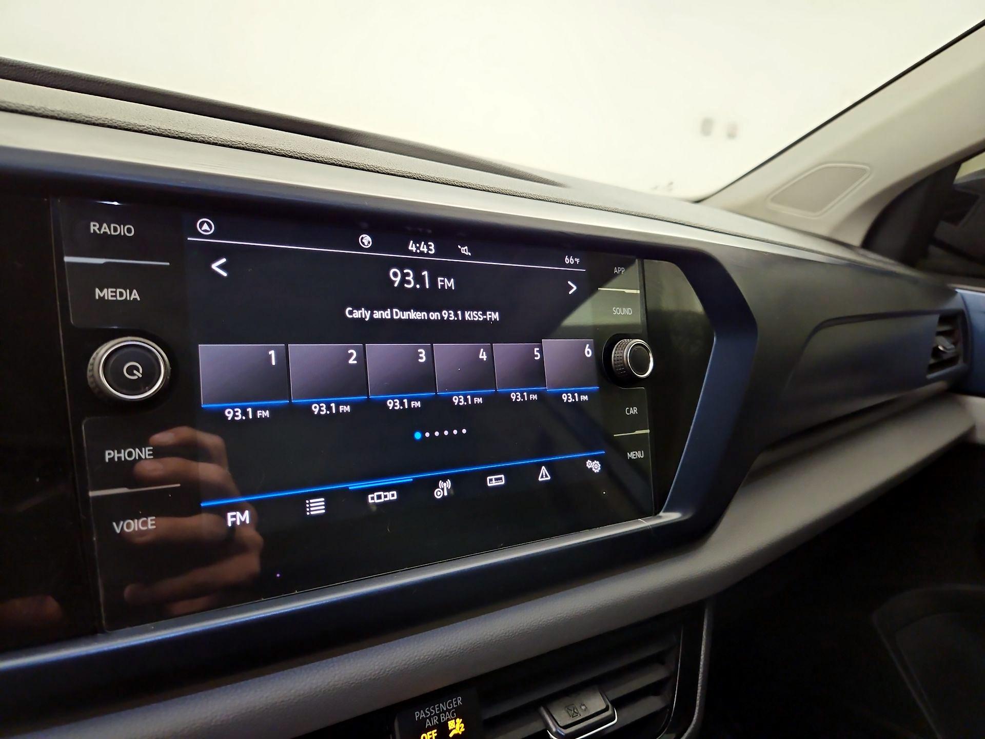 Thumbnail: 2022 Volkswagen Taos - 15