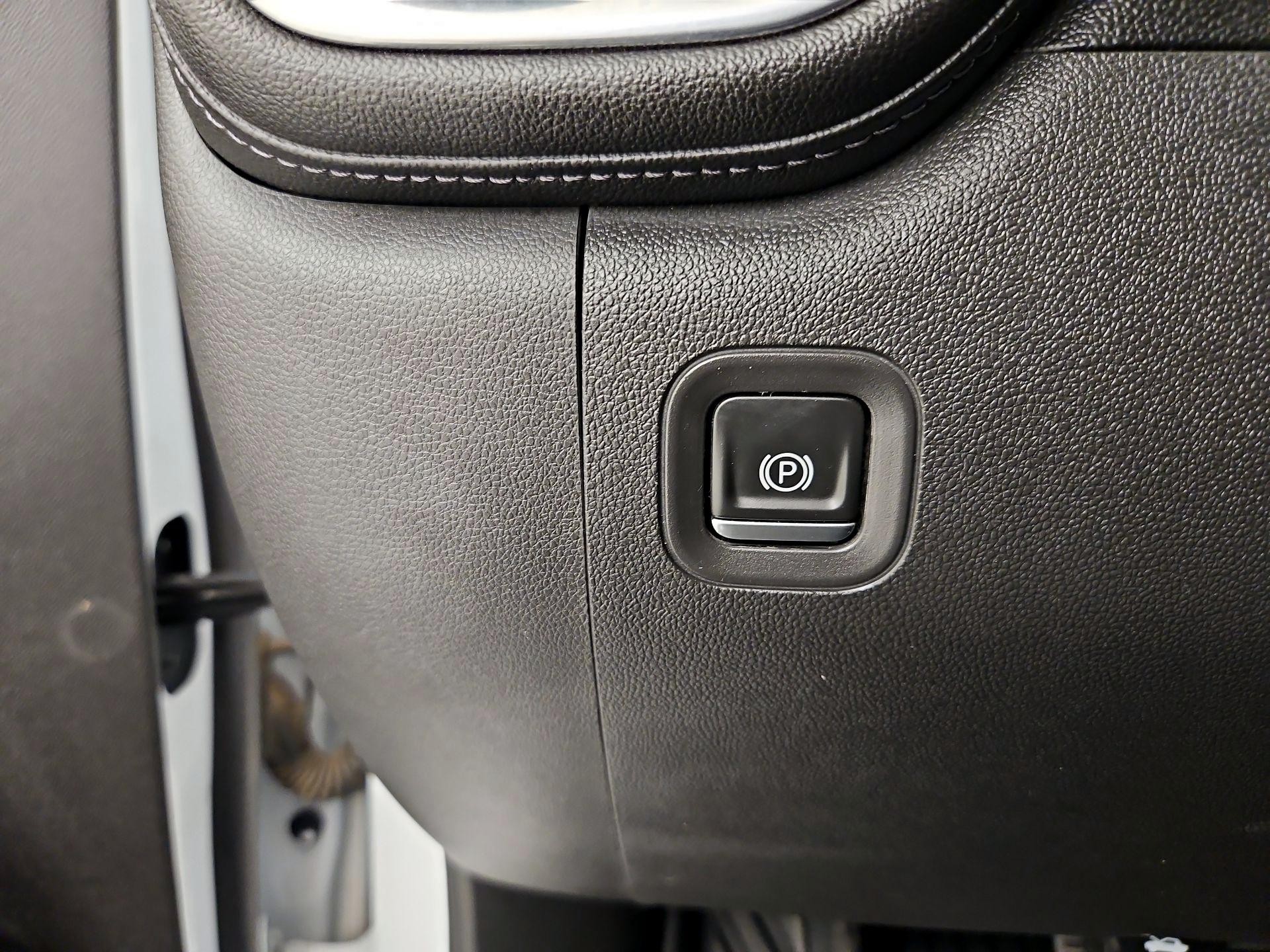 Thumbnail: 2020 Chevrolet Silverado 1500 - 13