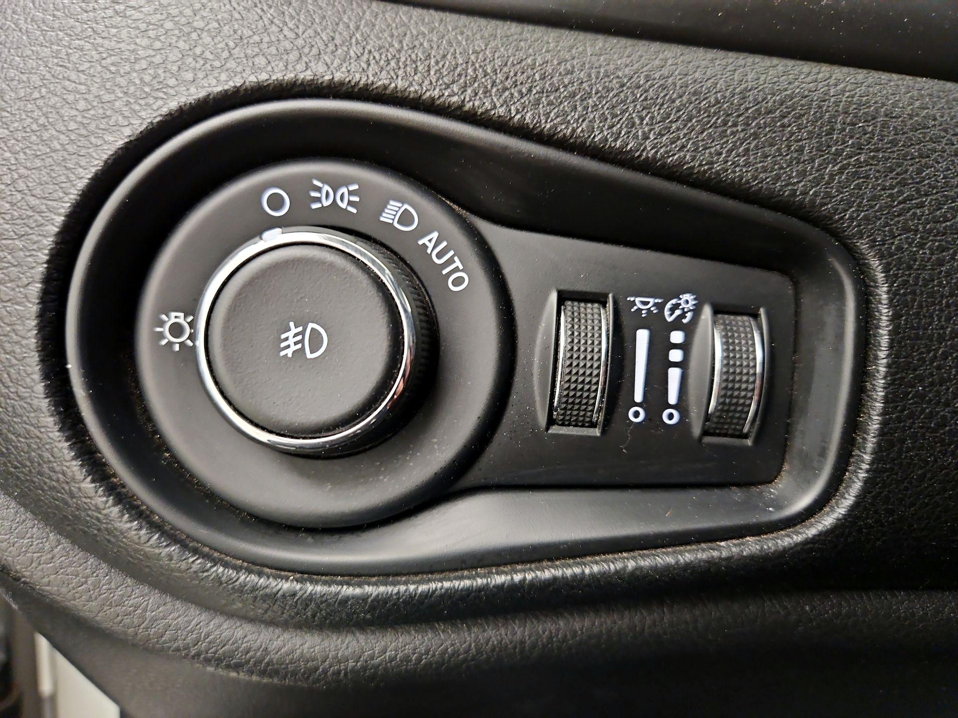 Thumbnail: 2018 Jeep Renegade - 13