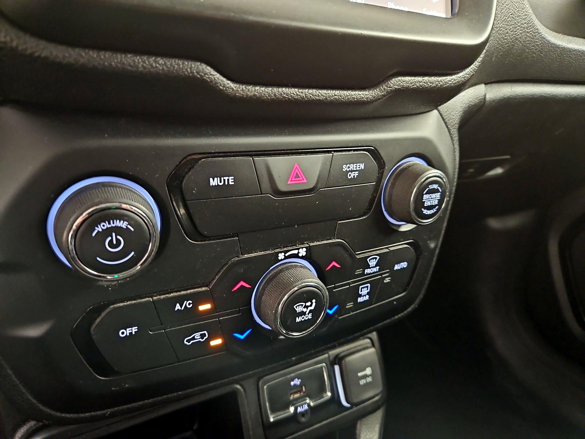 Thumbnail: 2018 Jeep Renegade - 17