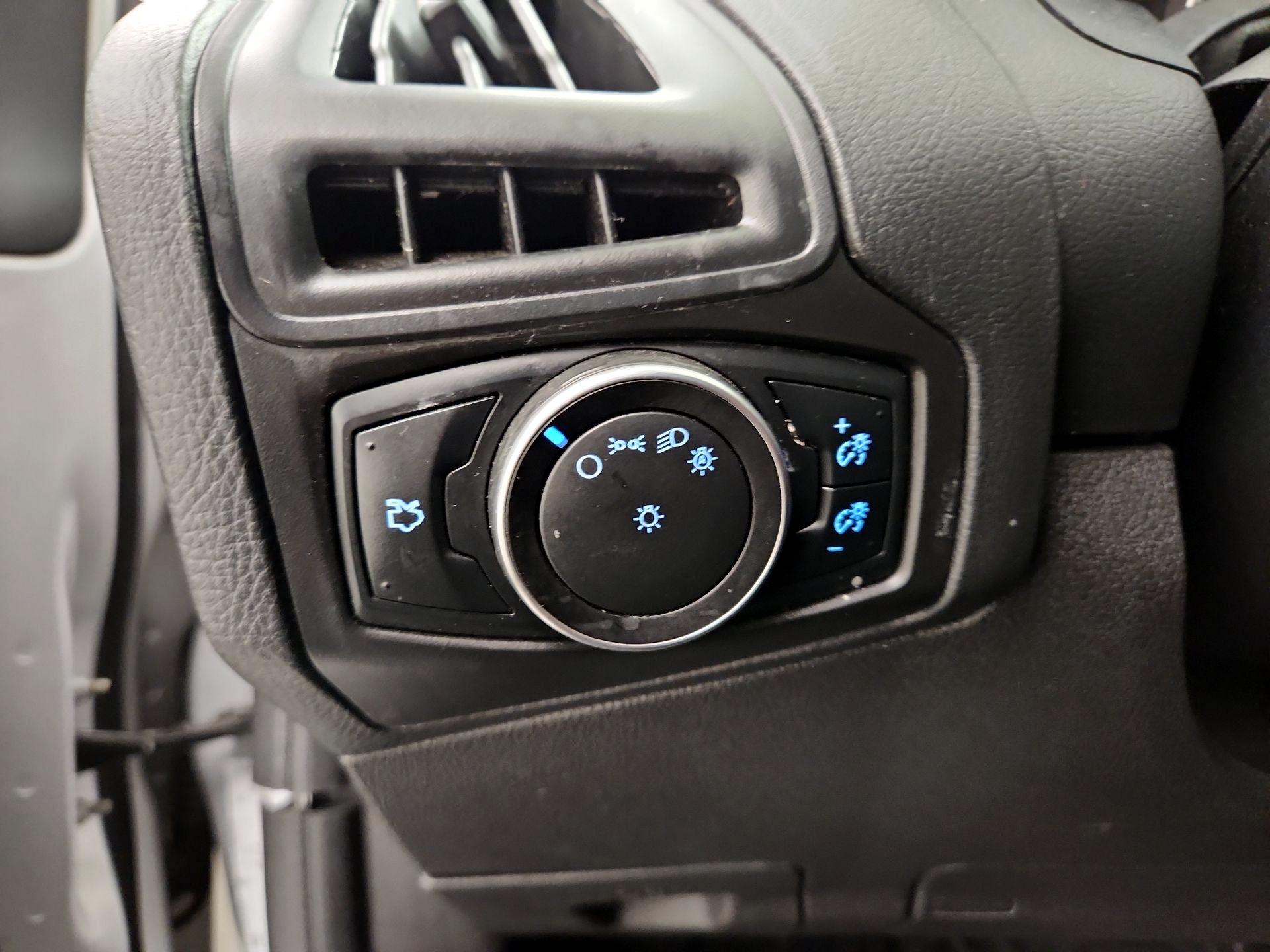 Thumbnail: 2016 Ford Focus - 13