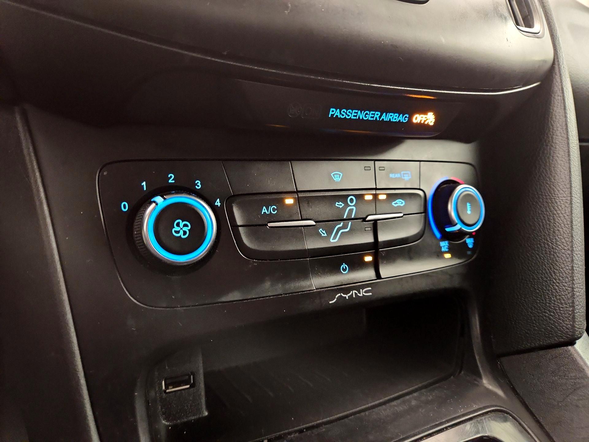 Thumbnail: 2016 Ford Focus - 16