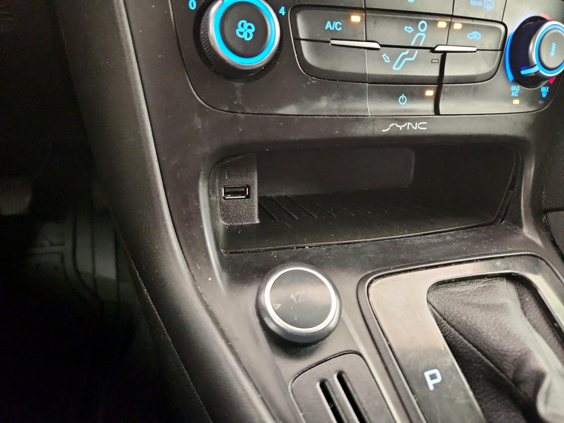 Thumbnail: 2016 Ford Focus - 18