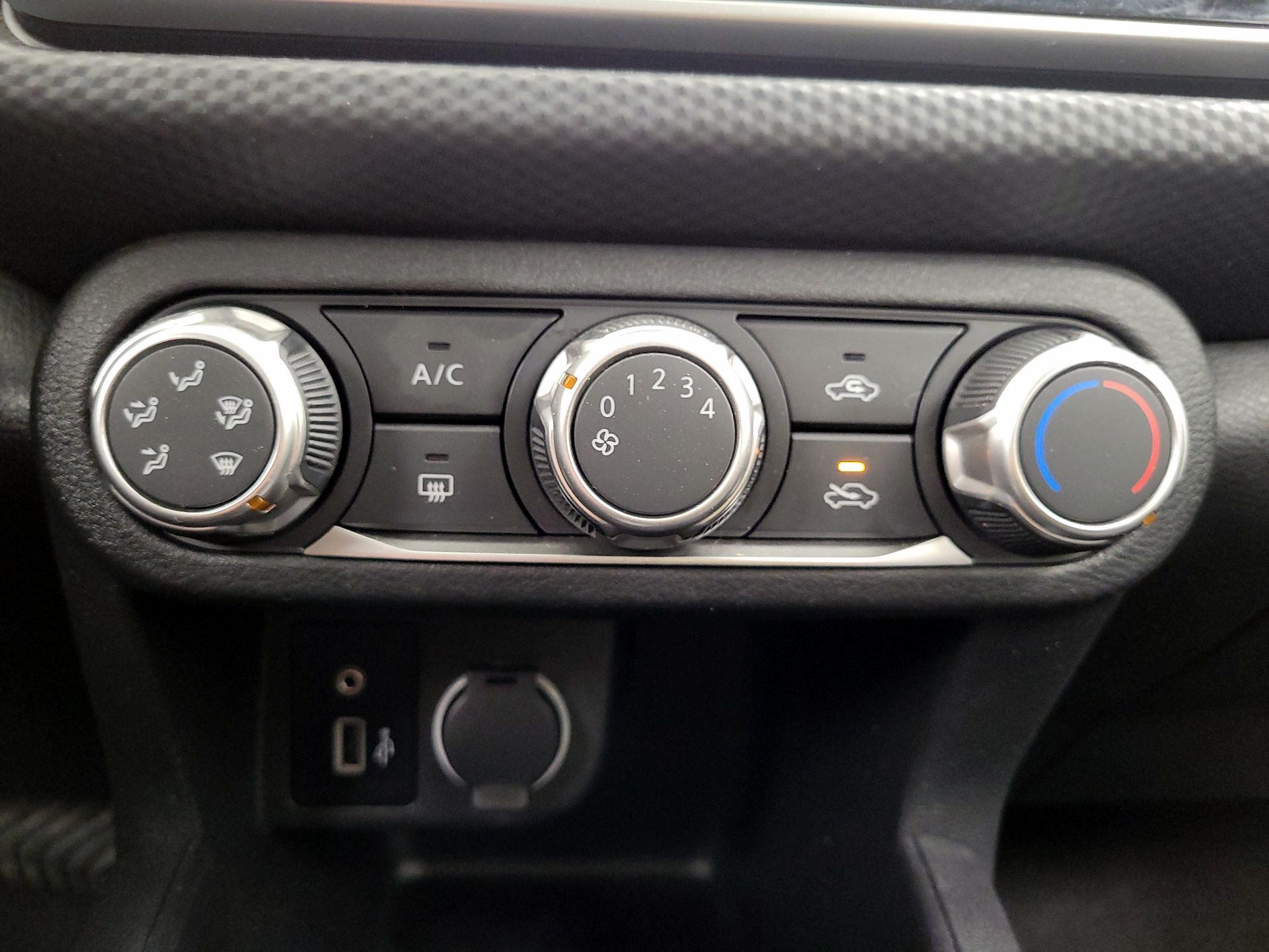 Thumbnail: 2023 Nissan Kicks - 16