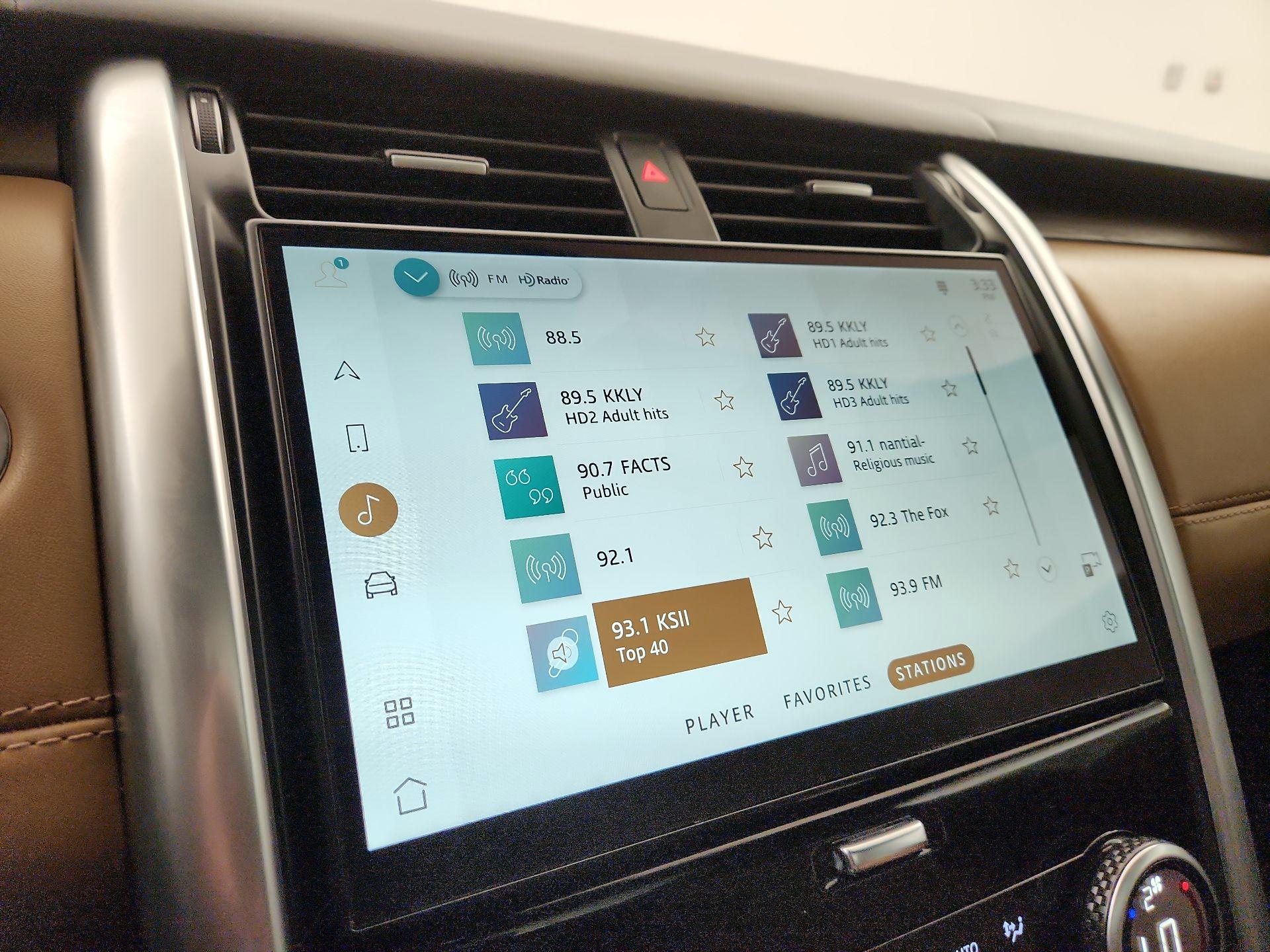 Thumbnail: 2023 Land Rover Discovery - 16