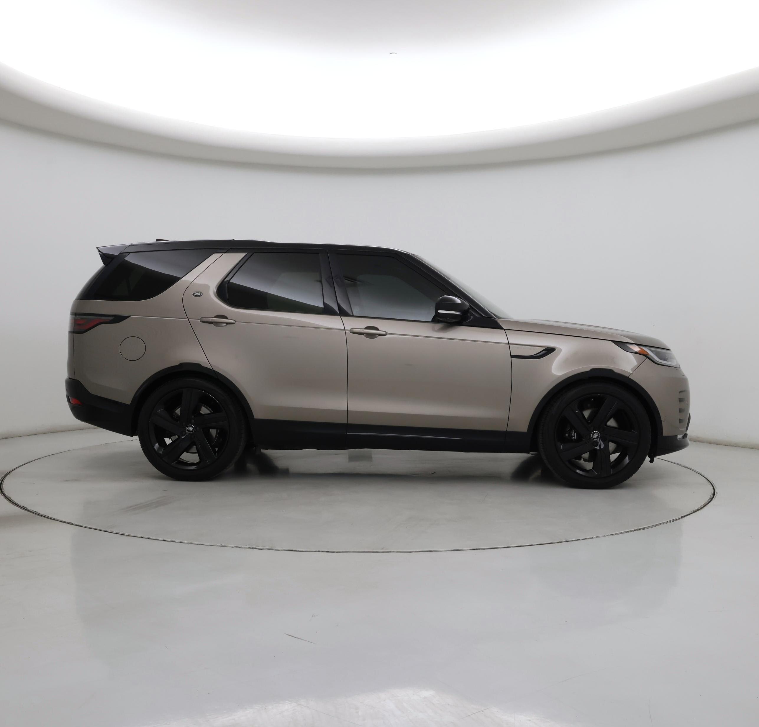 Thumbnail: 2023 Land Rover Discovery - 7