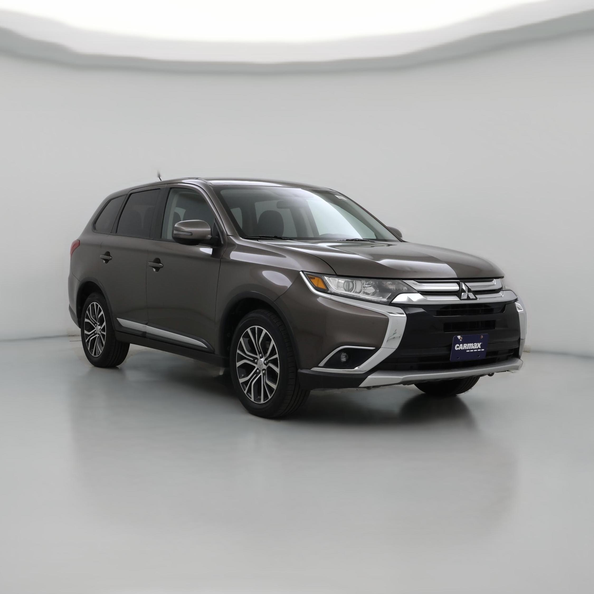 Thumbnail: 2016 Mitsubishi Outlander - 1