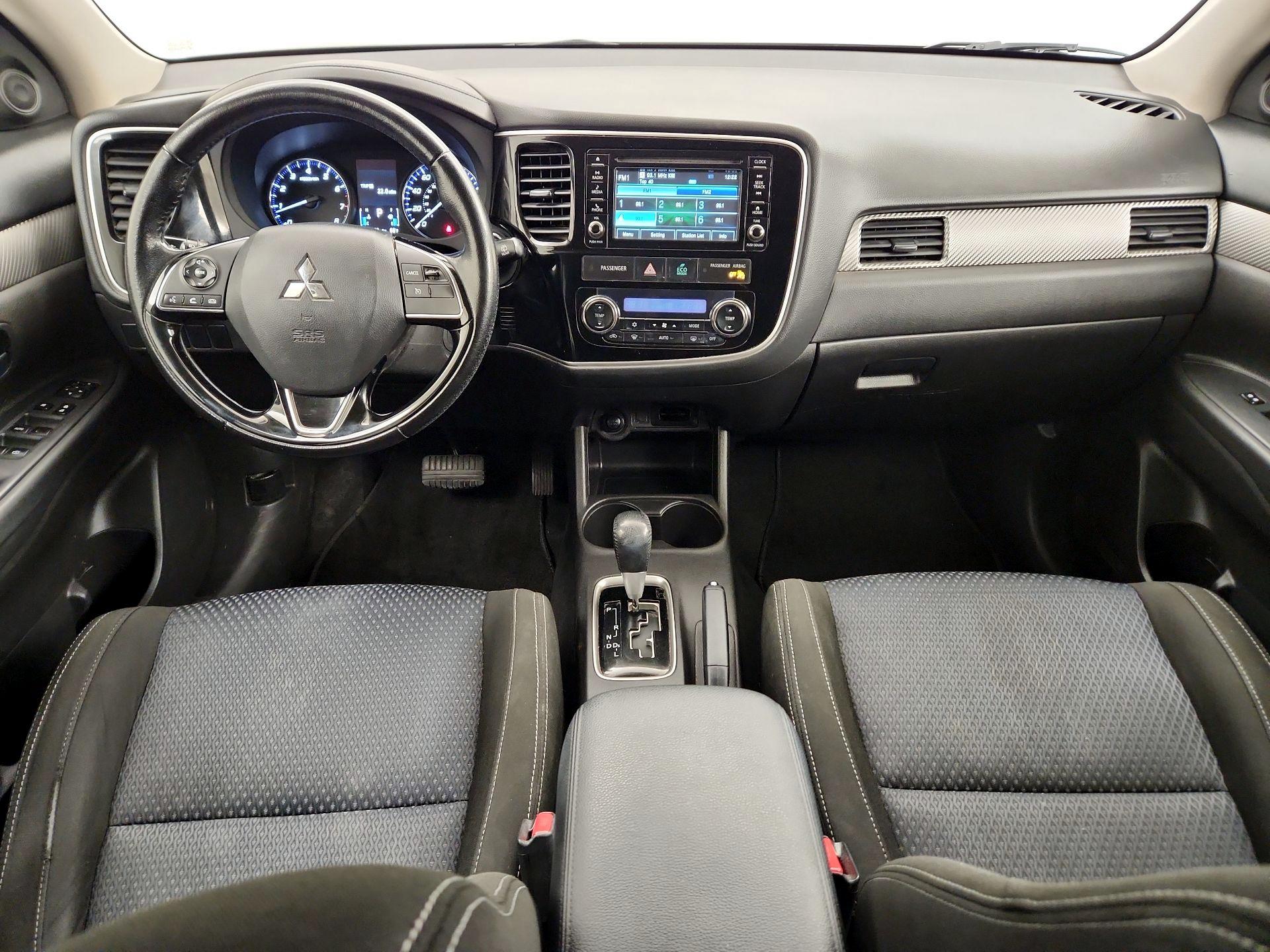 Thumbnail: 2016 Mitsubishi Outlander - 9