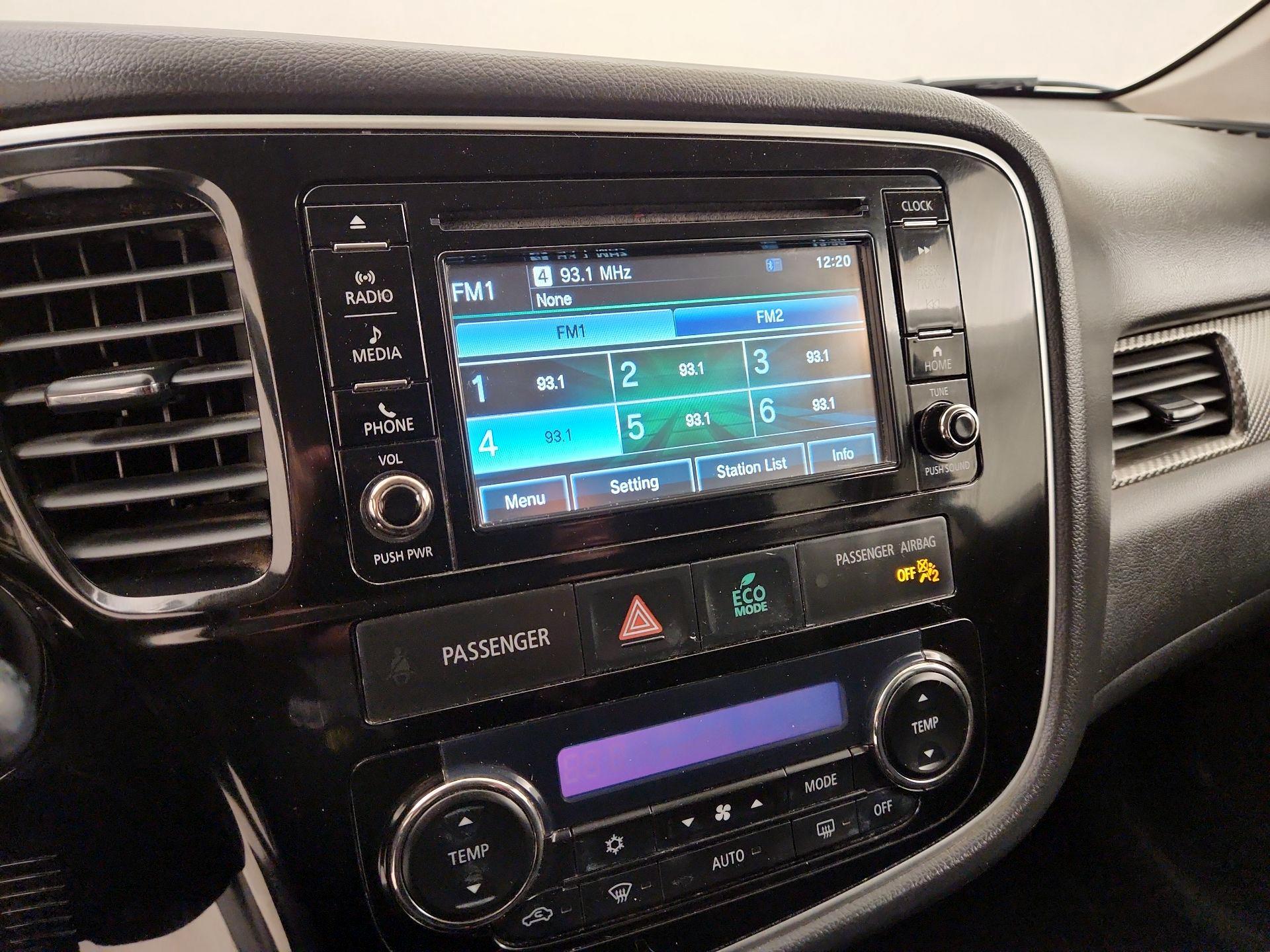 Thumbnail: 2016 Mitsubishi Outlander - 14