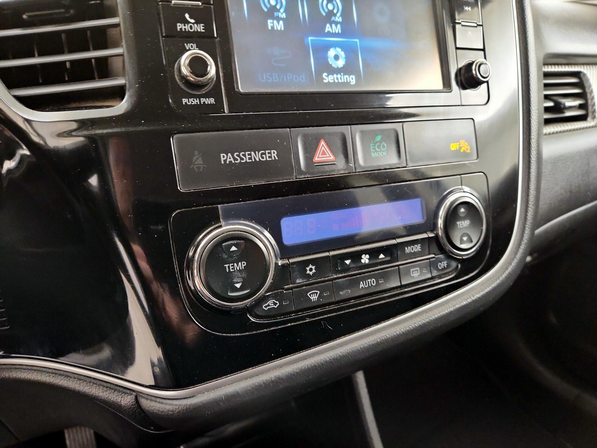 Thumbnail: 2016 Mitsubishi Outlander - 15