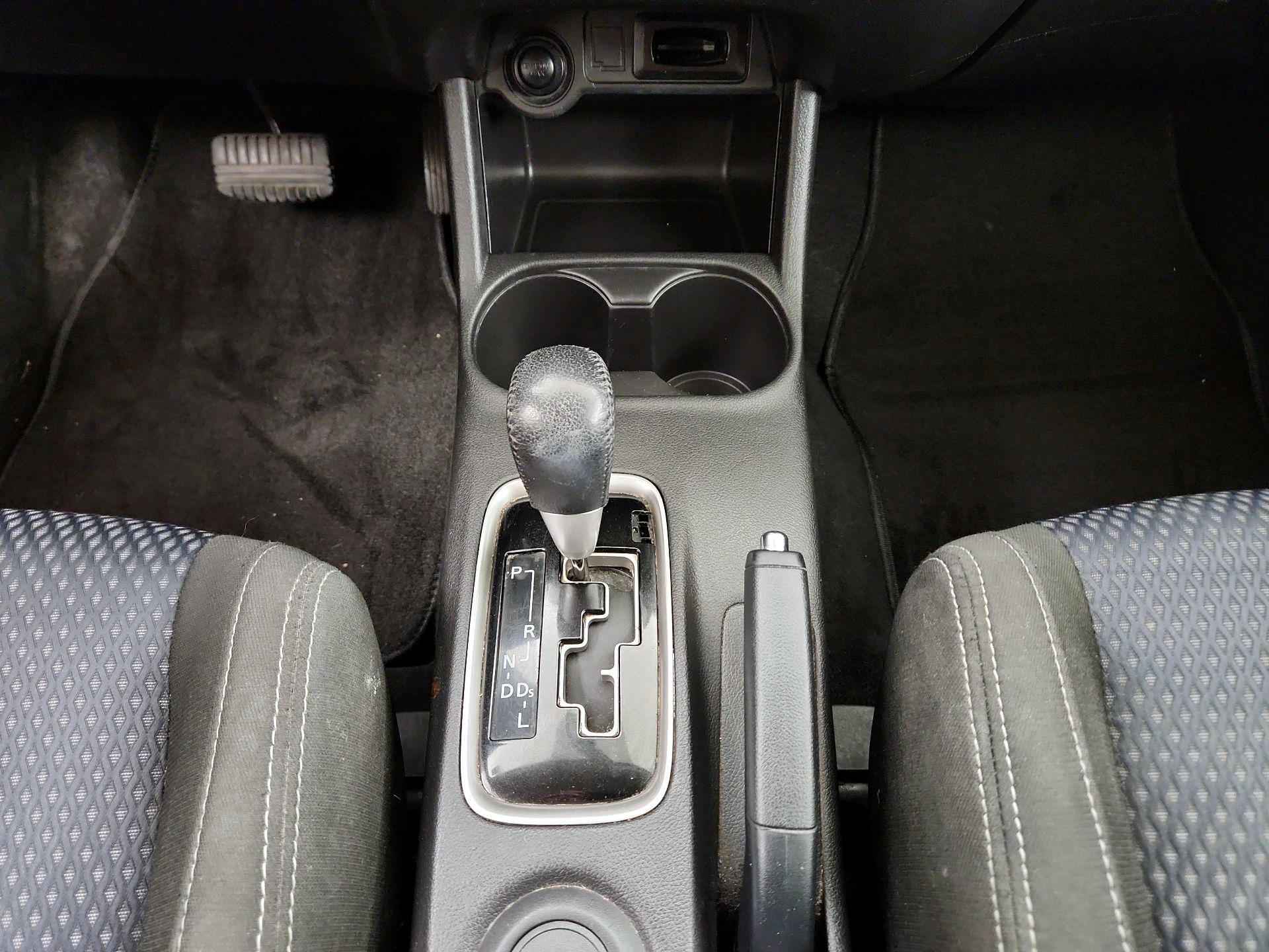 Thumbnail: 2016 Mitsubishi Outlander - 16