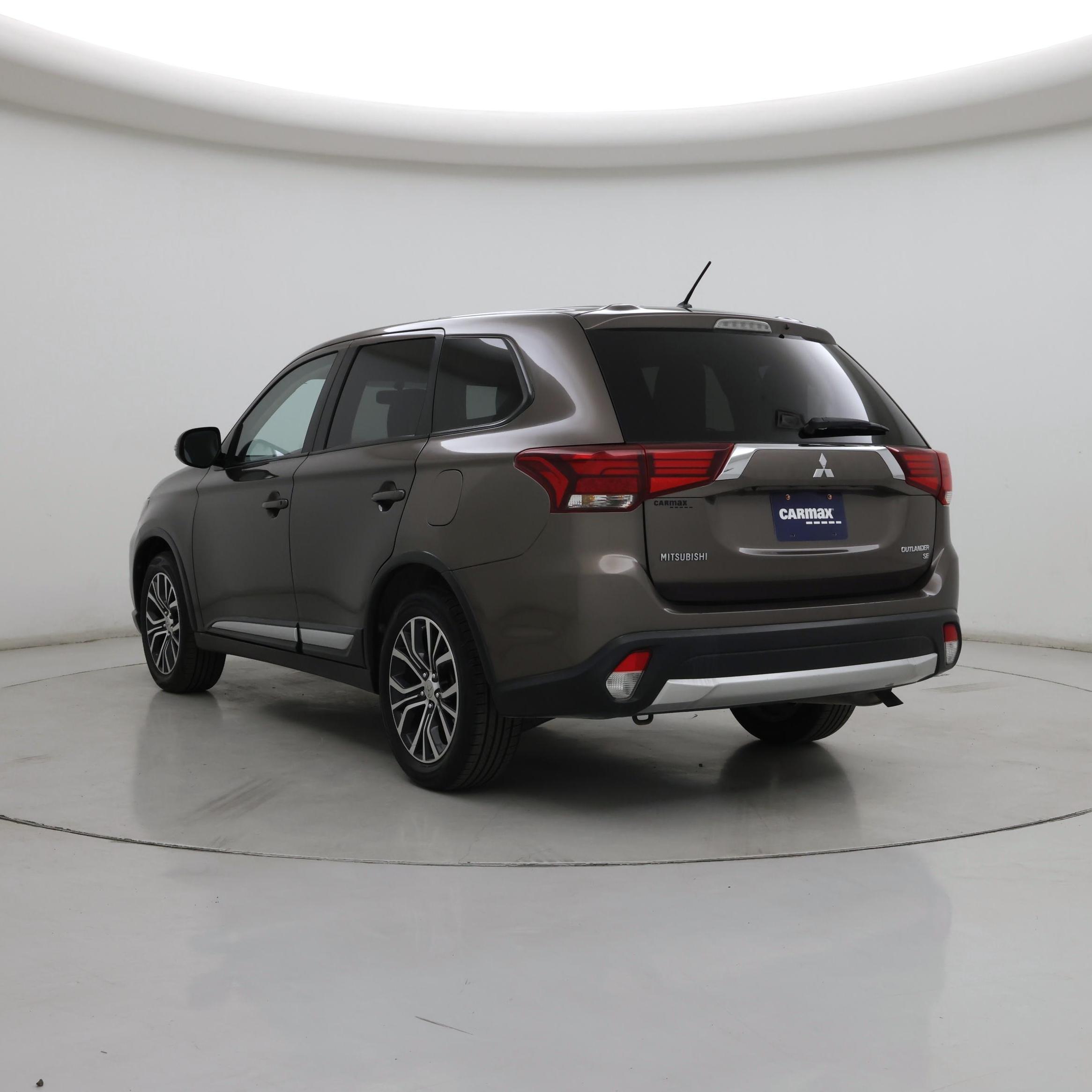 Thumbnail: 2016 Mitsubishi Outlander - 2