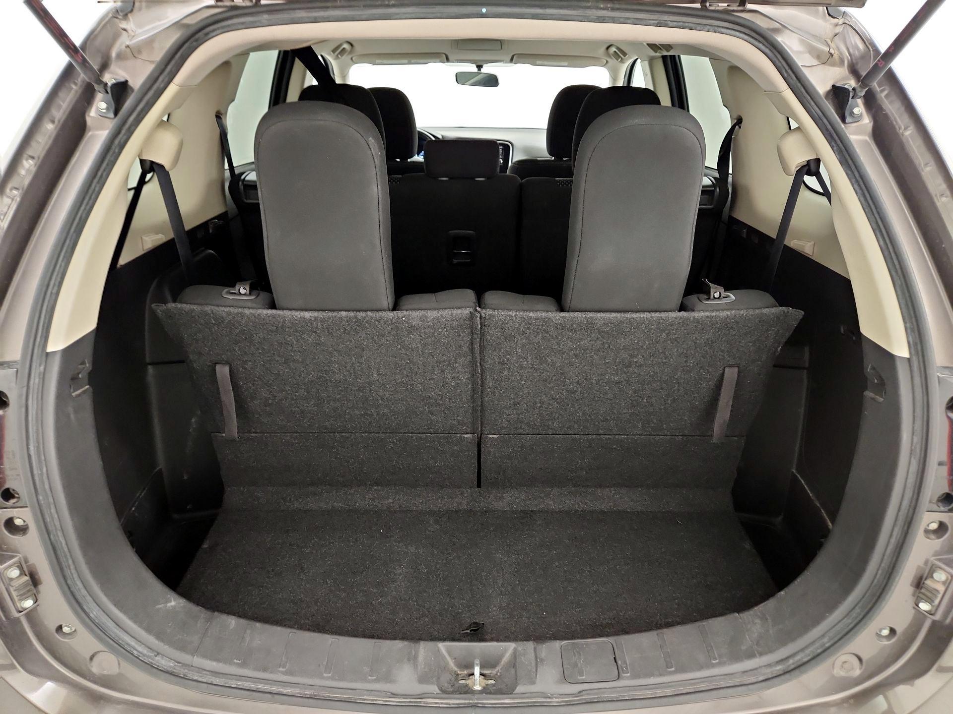 Thumbnail: 2016 Mitsubishi Outlander - 20