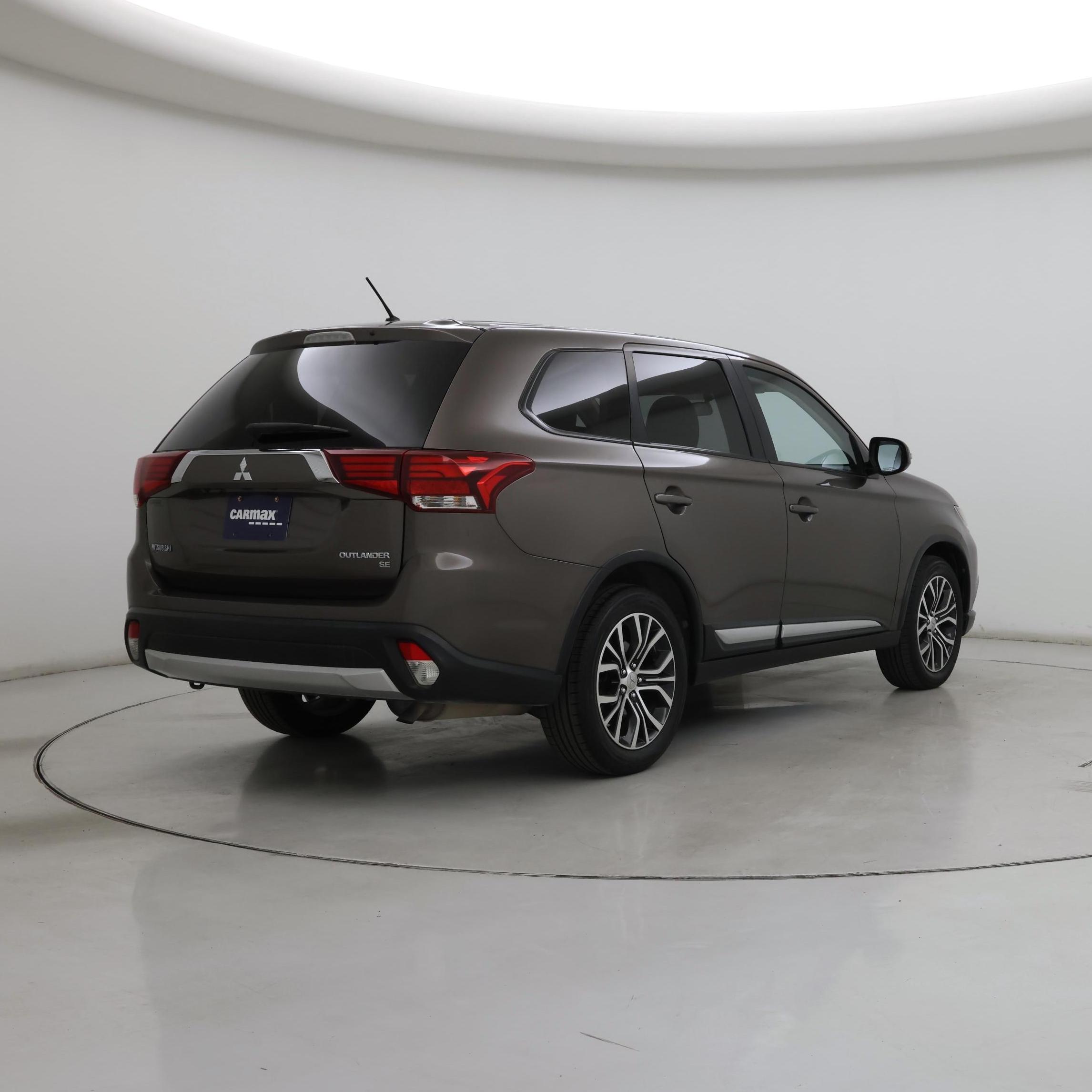 Thumbnail: 2016 Mitsubishi Outlander - 8