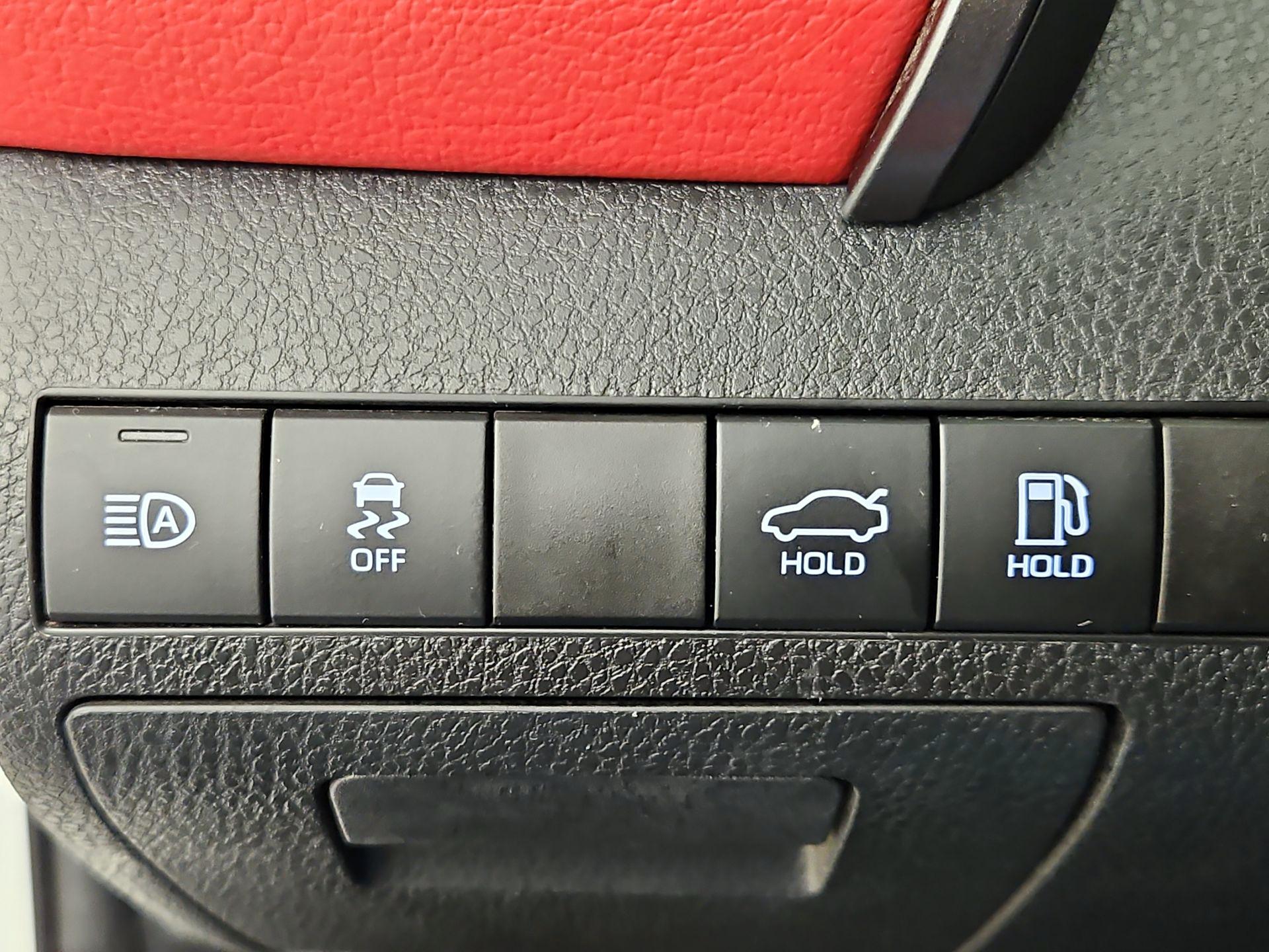 Thumbnail: 2020 Toyota Camry - 13