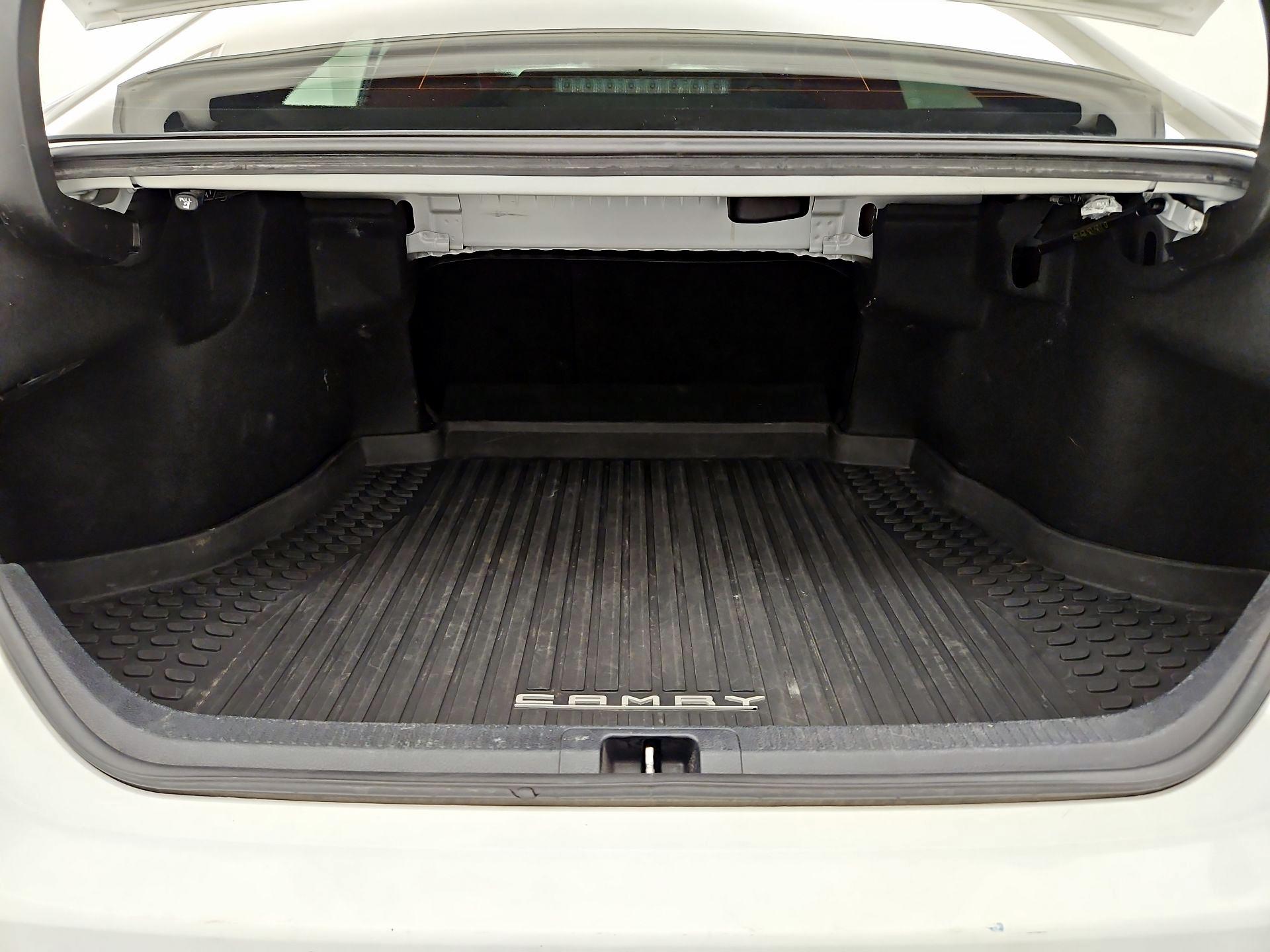 Thumbnail: 2020 Toyota Camry - 20