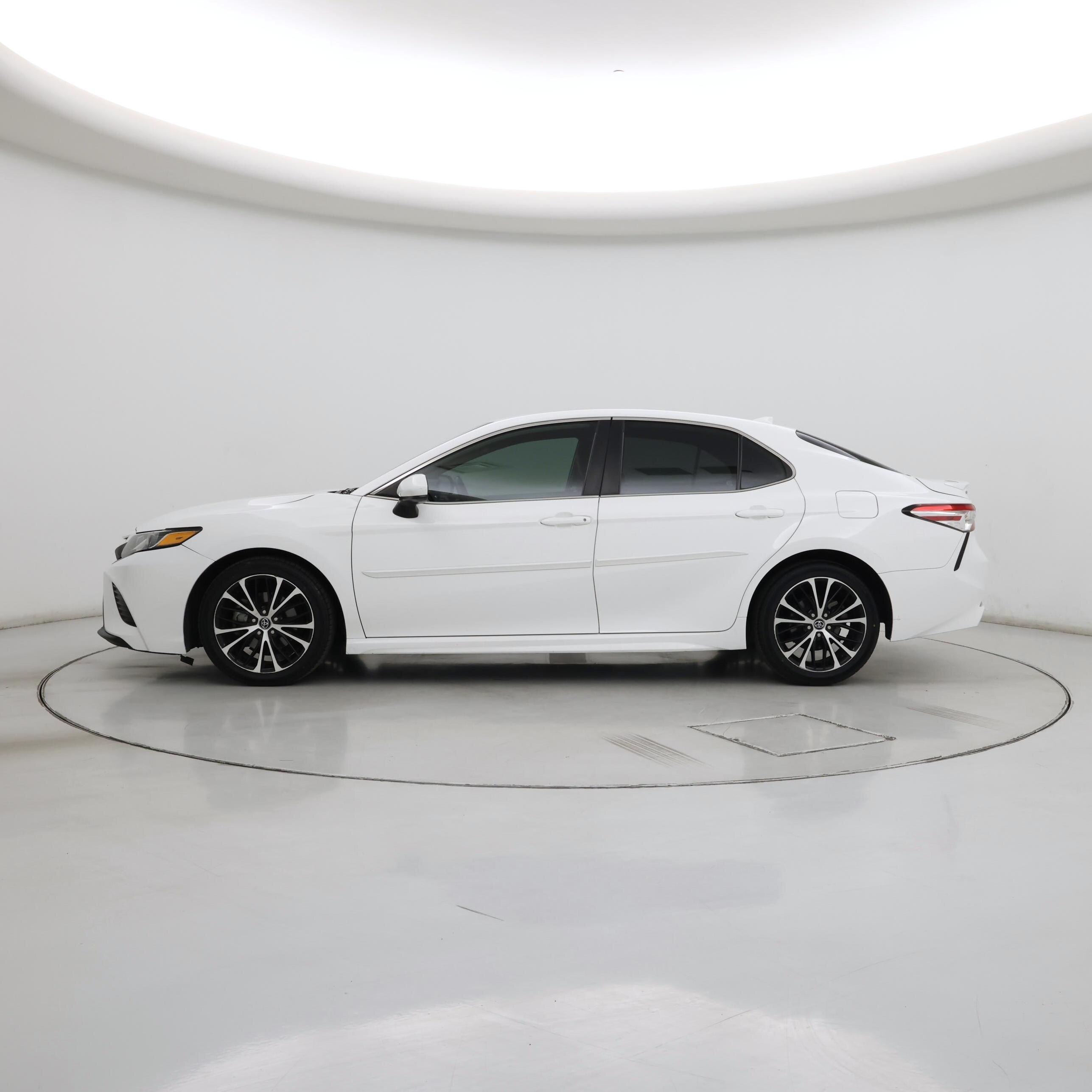Thumbnail: 2020 Toyota Camry - 3