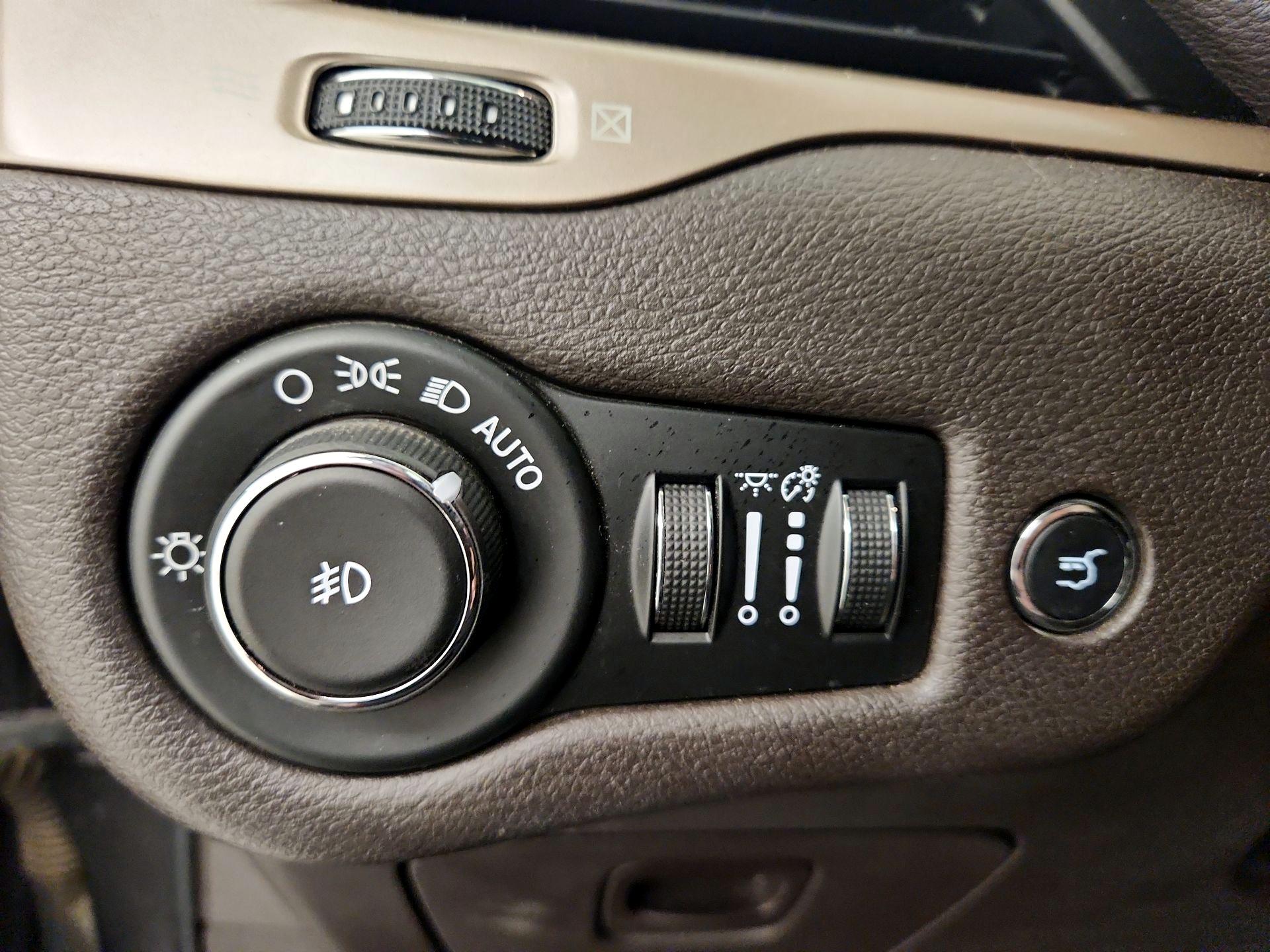 Thumbnail: 2014 Jeep Cherokee - 13