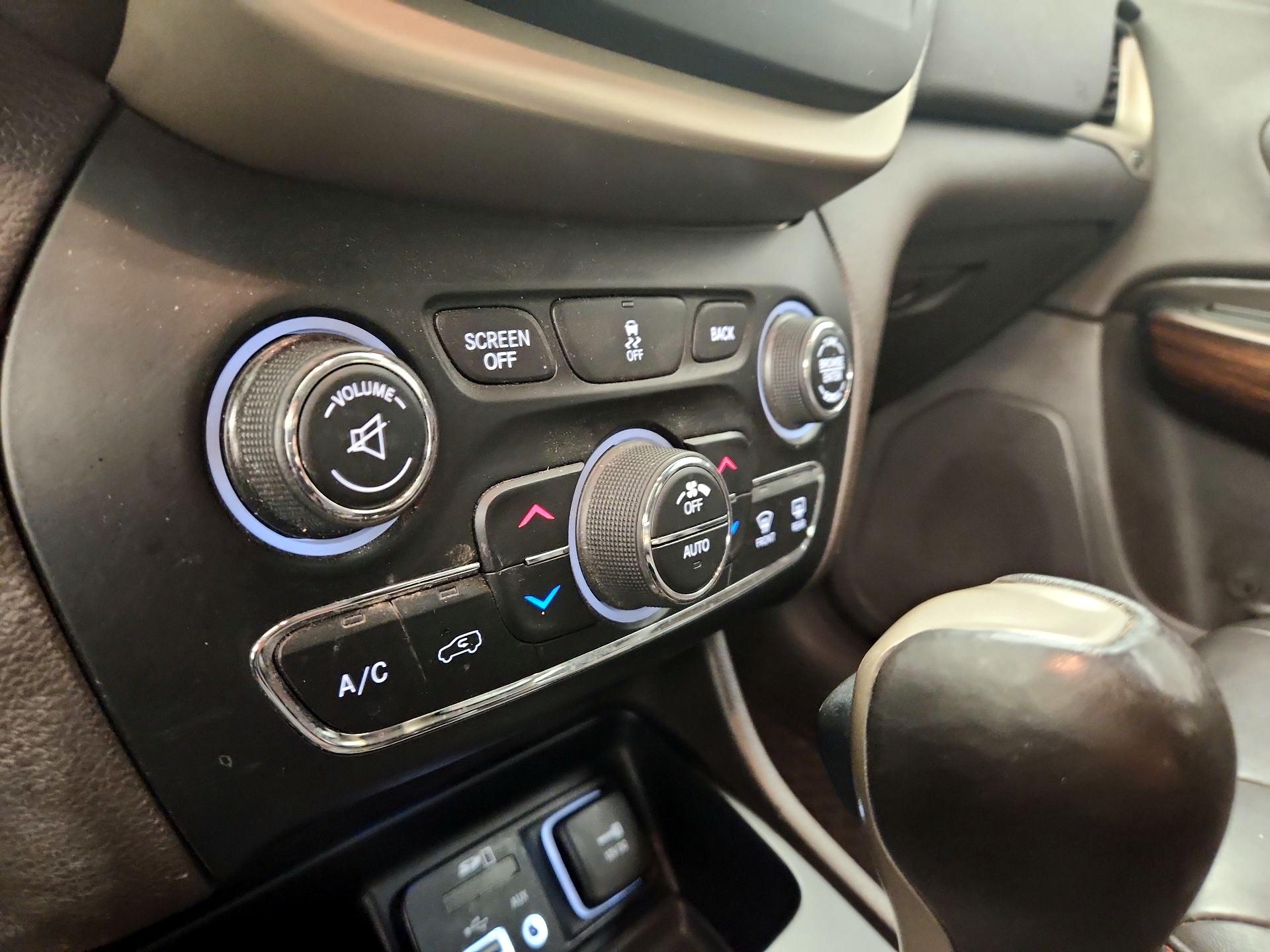 Thumbnail: 2014 Jeep Cherokee - 16